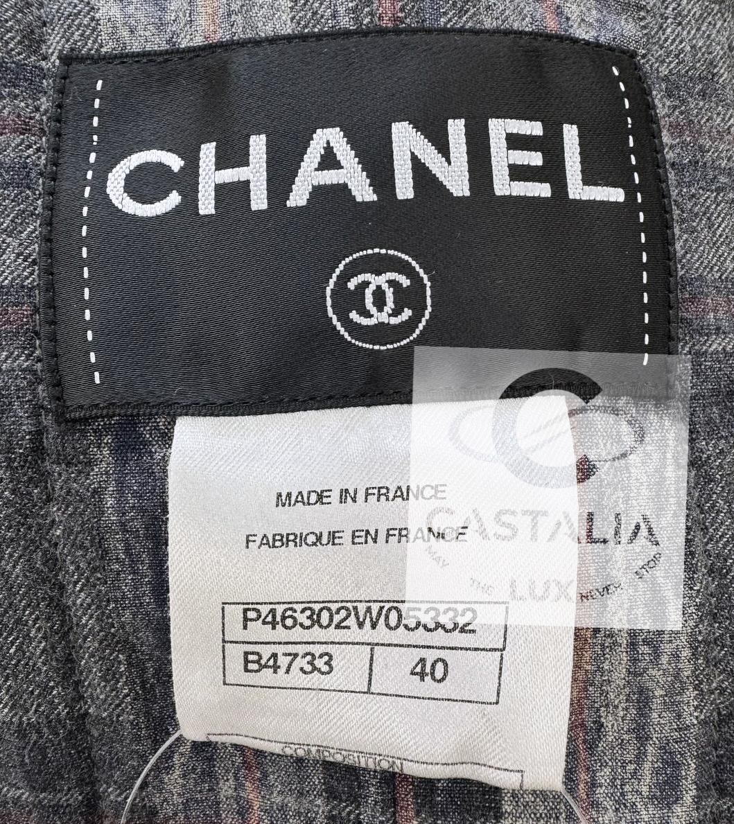 Chanel París / Edimburgo Nueva CC Gripoix Botones Chaqueta de tweed gris en venta 13