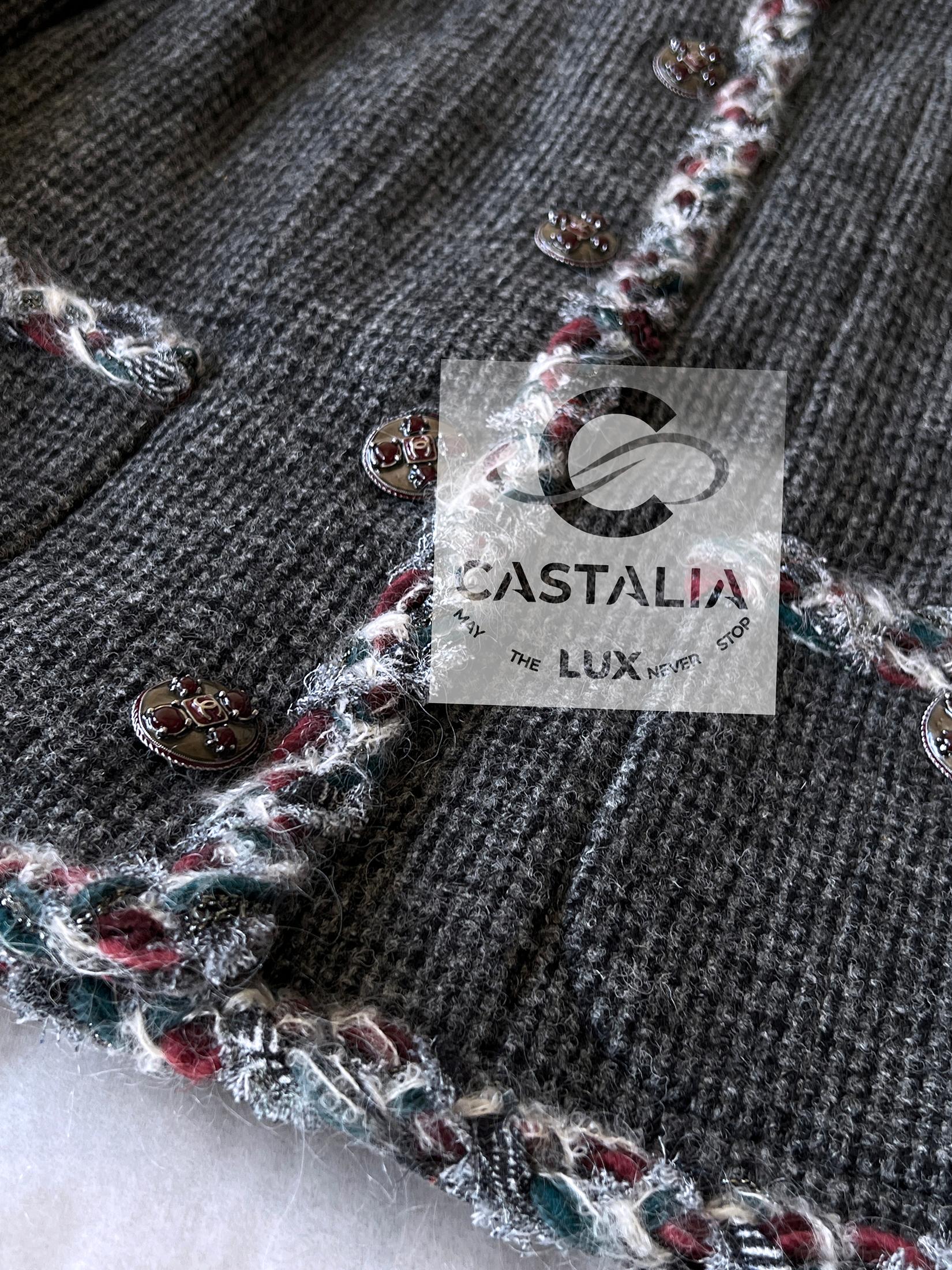Chanel París / Edimburgo Nueva CC Gripoix Botones Chaqueta de tweed gris en venta 4