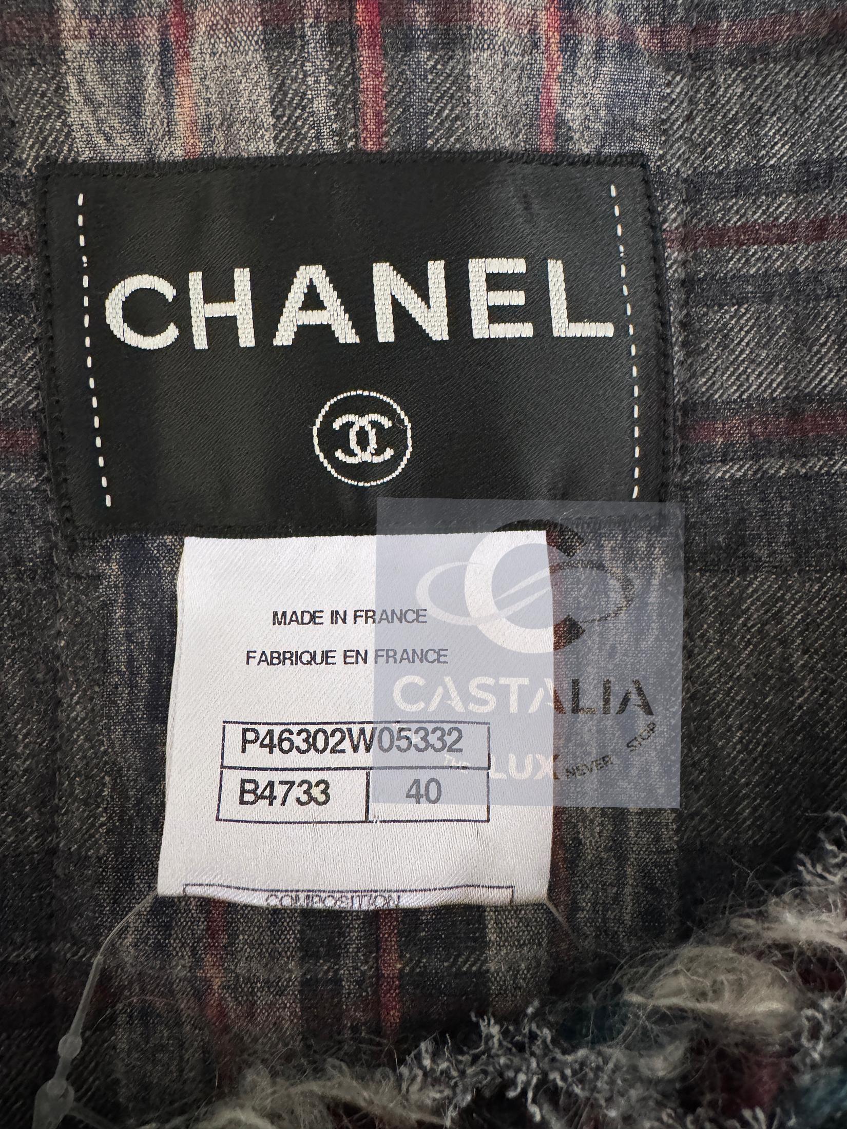 Chanel Paris / Edinburgh New CC Gripoix Buttons Tweed Jacket 40 FR in vendita 13