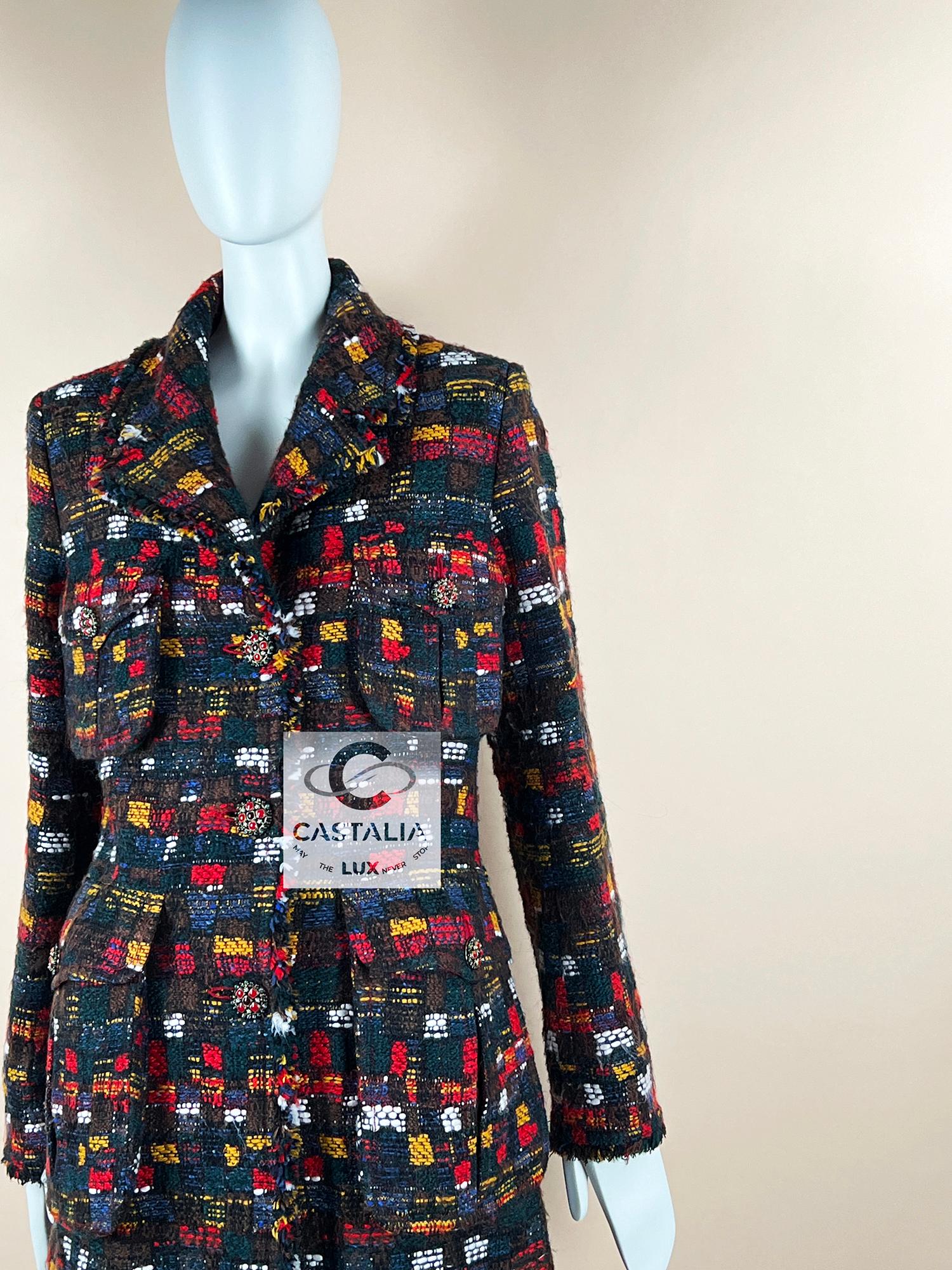 Chanel Paris / Edinburgh Relic Tweed Coat with CC Gripoix Buttons 42 FR For Sale 5