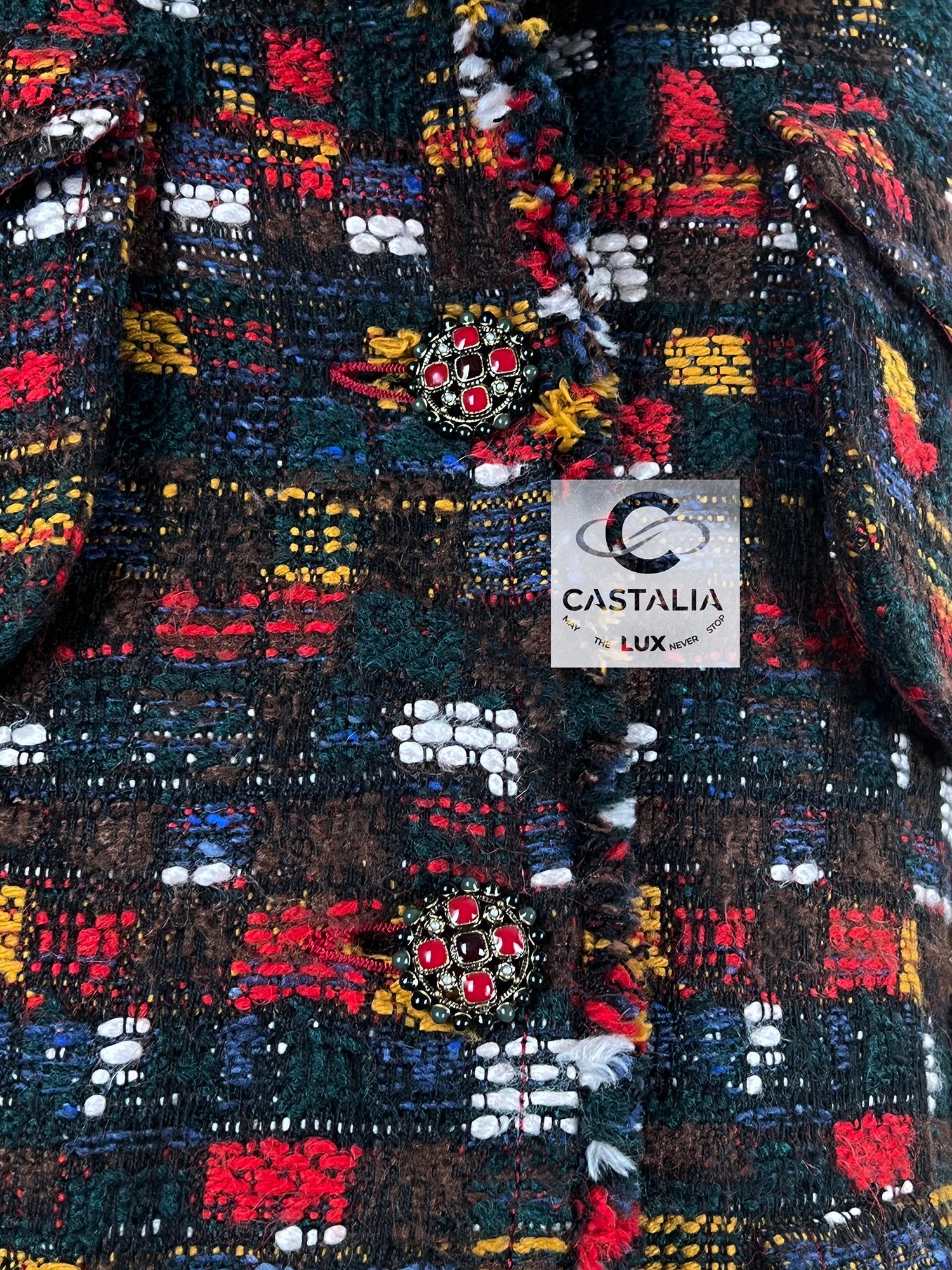 Chanel Paris / Edinburgh Relic Tweed Coat with CC Gripoix Buttons 42 FR For Sale 8