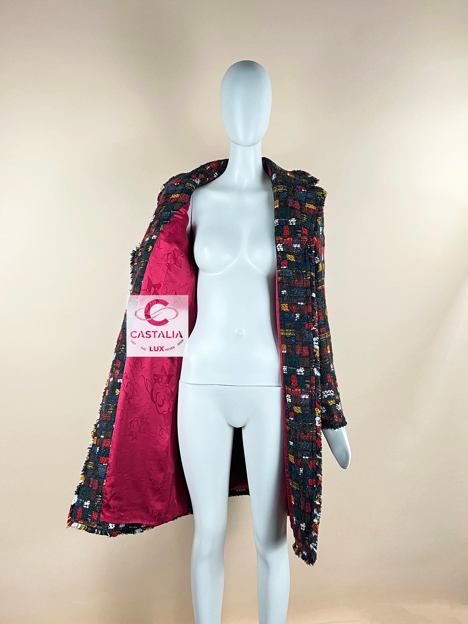 Chanel Paris / Edinburgh Relic Tweed Coat with CC Gripoix Buttons 42 FR For Sale 9