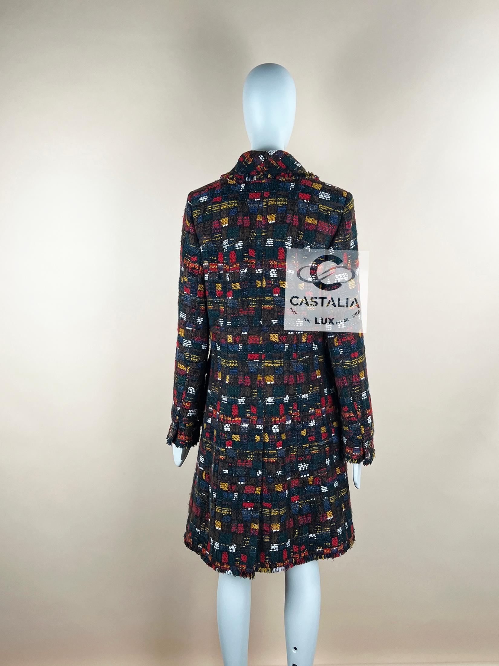 Chanel Paris / Edinburgh Relic Tweed Coat with CC Gripoix Buttons 42 FR For Sale 10
