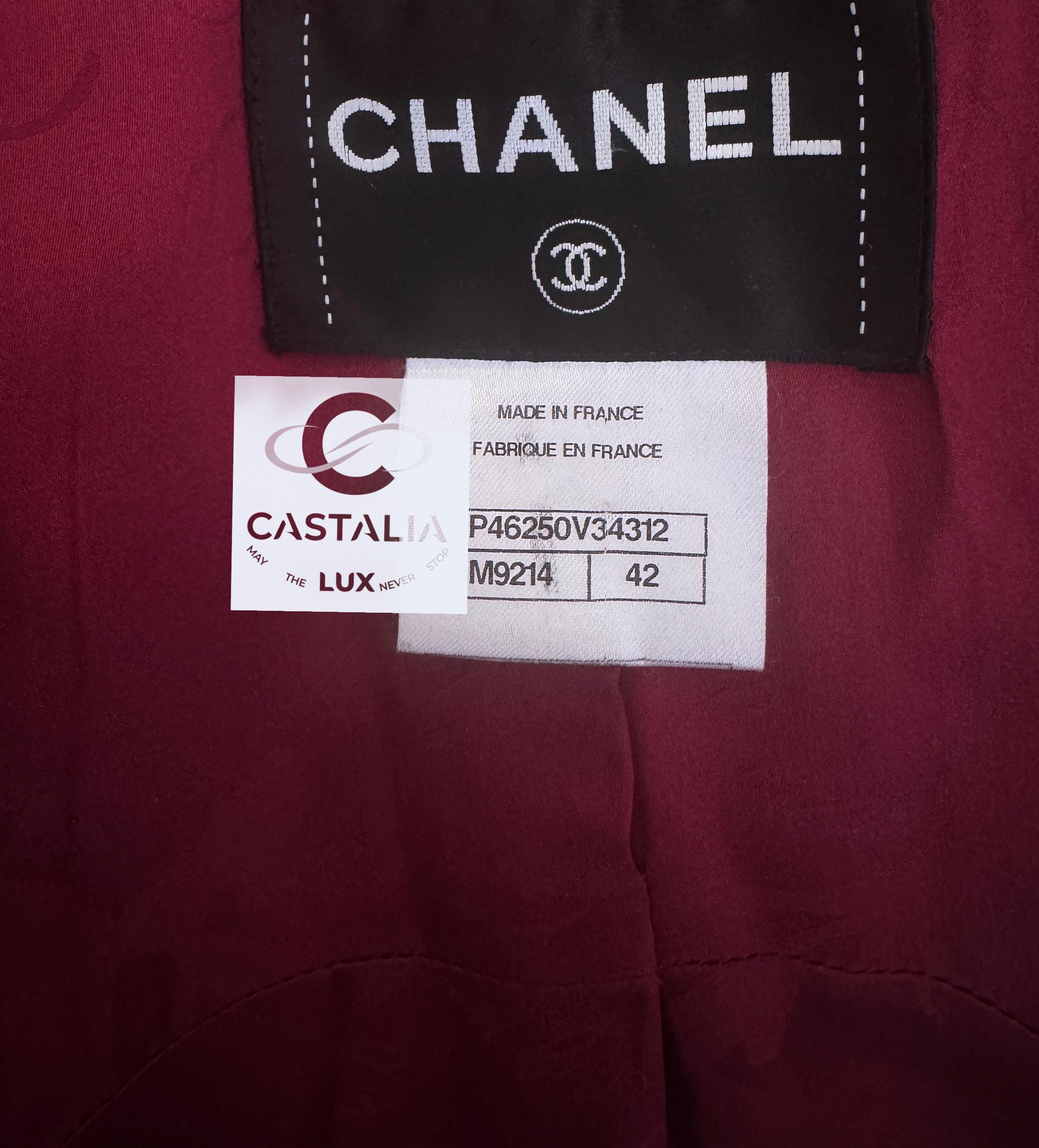 Chanel Paris / Edinburgh Relic Tweed Coat with CC Gripoix Buttons 42 FR For Sale 11