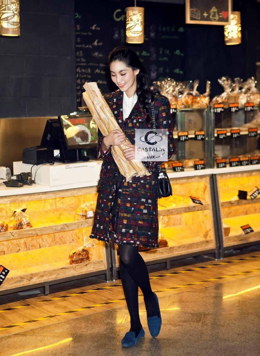 Chanel Paris / Edinburgh Relic Tweed Coat with CC Gripoix Buttons 42 FR For Sale 2