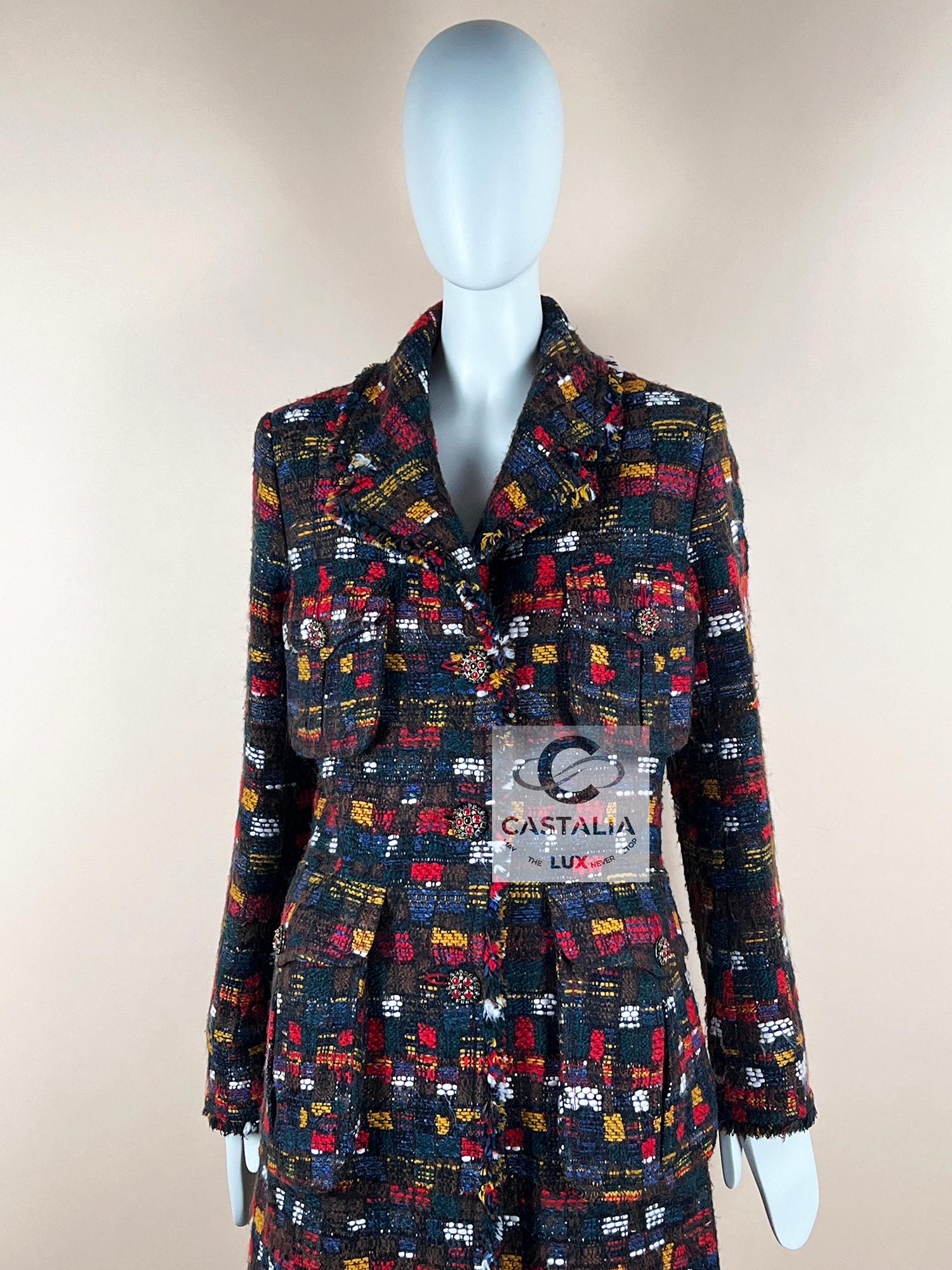 Chanel Paris / Edinburgh Relic Tweed Coat with CC Gripoix Buttons 42 FR For Sale 3