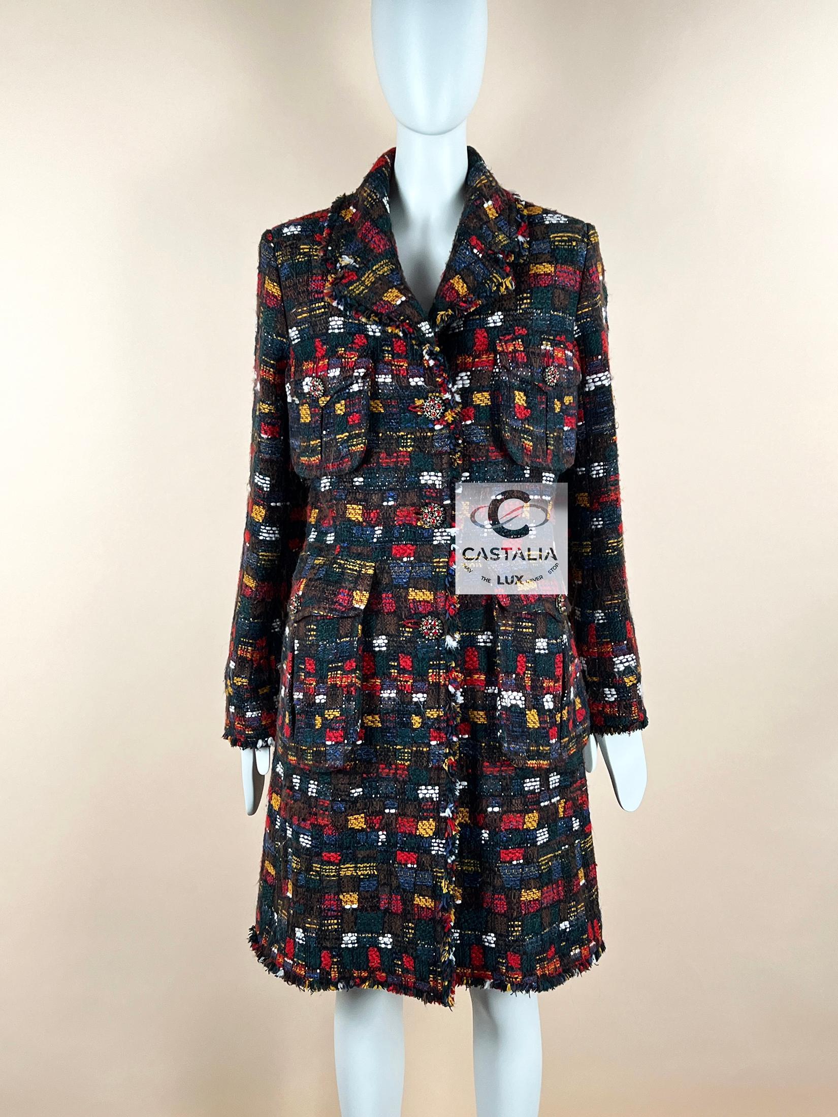 Chanel Paris / Edinburgh Relic Tweed Coat with CC Gripoix Buttons 42 FR For Sale 4