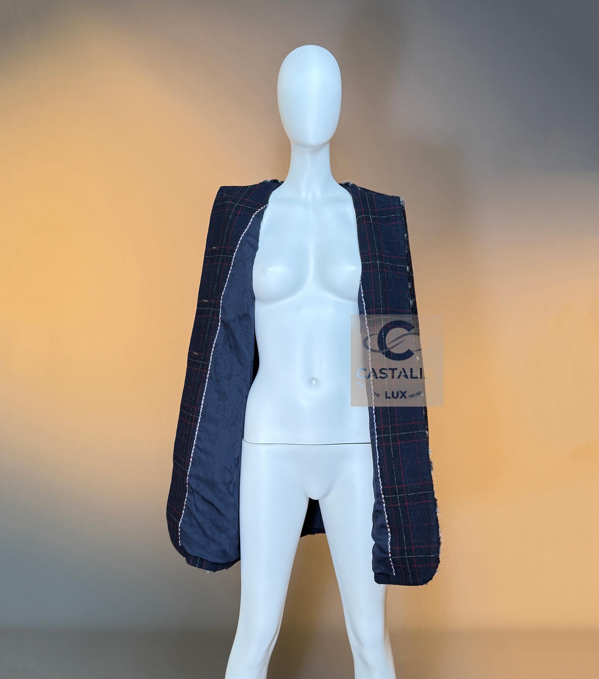 CHANEL Paris / Edinburgh Runway Navy Tartan Coat 36 FR For Sale 11