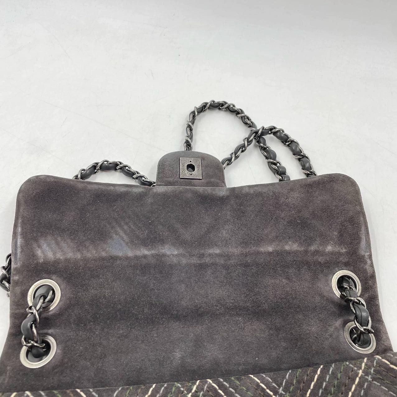 Chanel Paris-Edinburgh Saltire 2013 Seude Stitch Single Flap Medium in Grigio in vendita 7
