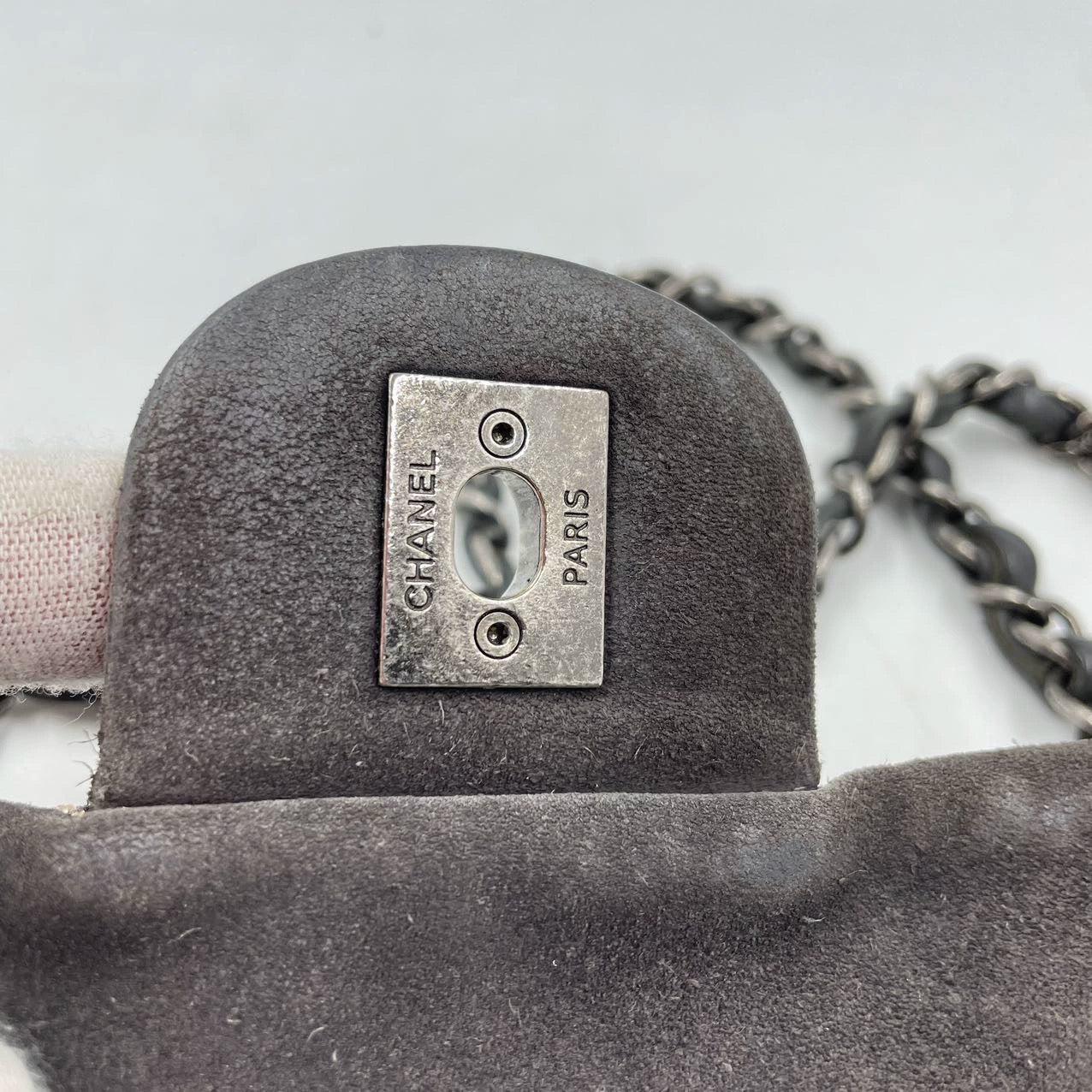 Chanel Paris-Edinburgh Saltire 2013 Seude Stitch Single Flap Medium in Grigio in vendita 12