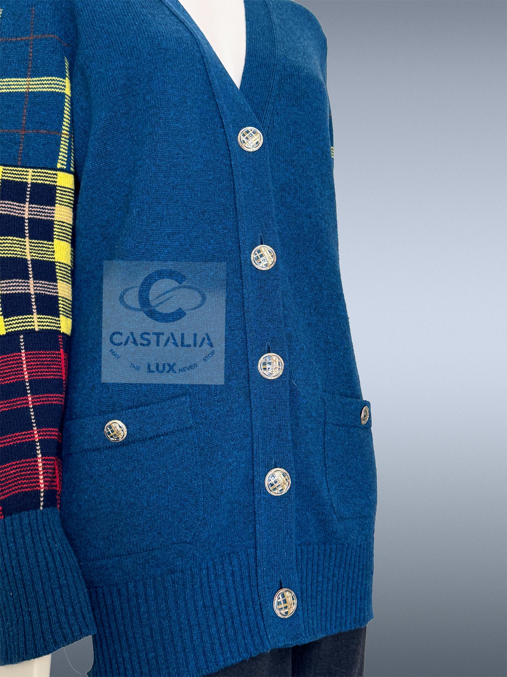 Chanel París / Edimburgo Cárdigan de tartán zafiro 38 FR en venta 6