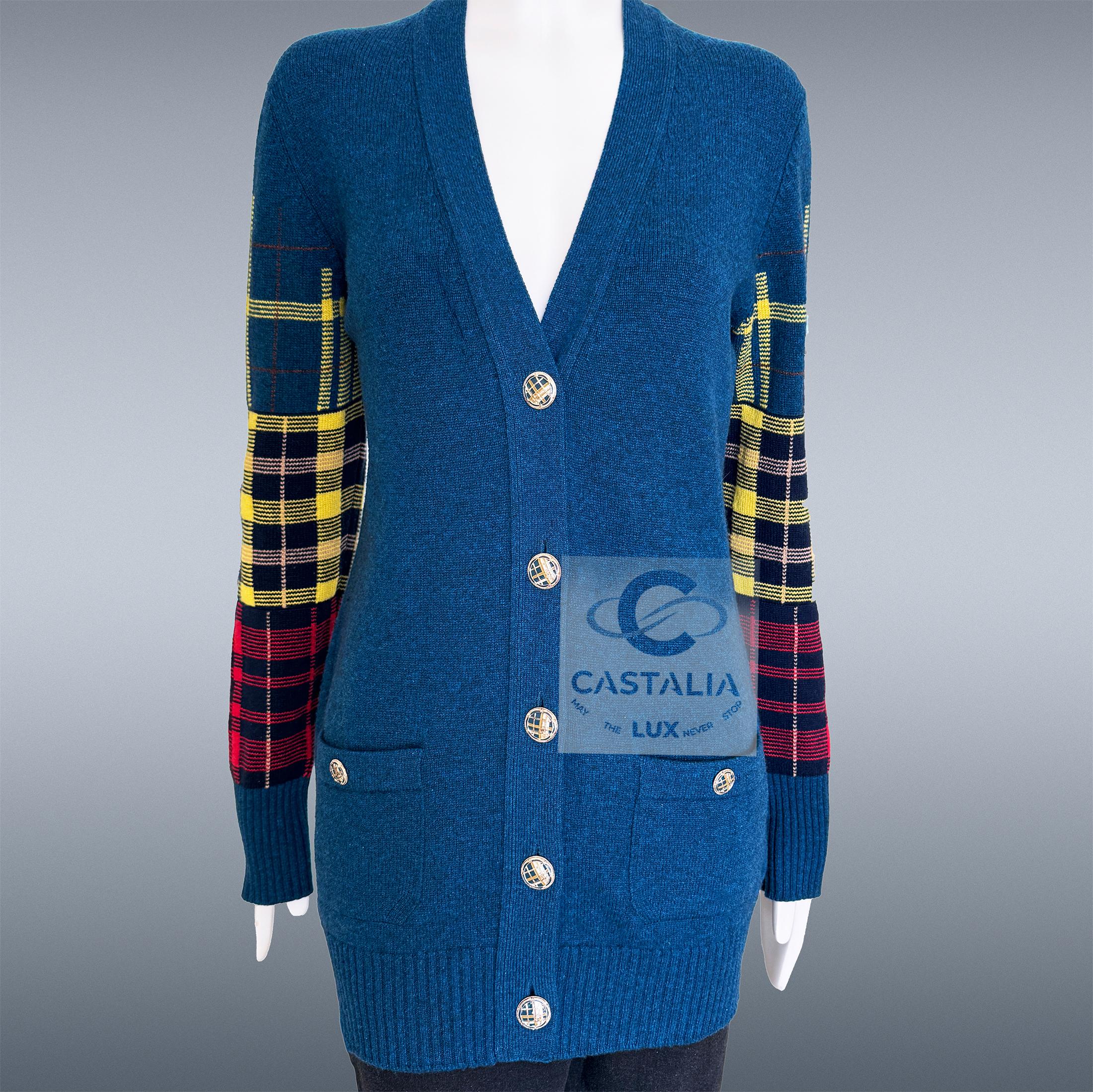 Chanel París / Edimburgo Cárdigan de tartán zafiro 38 FR en venta 3