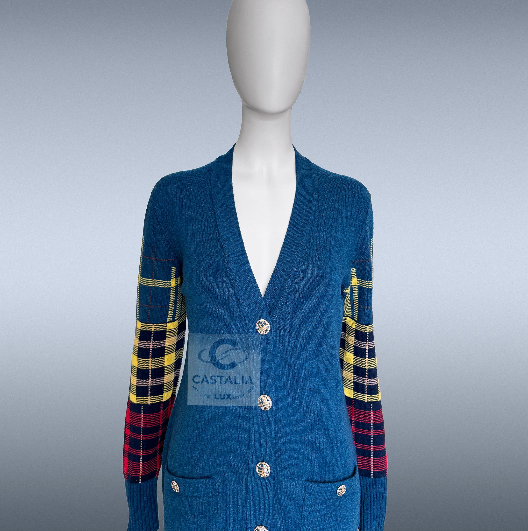 Chanel París / Edimburgo Cárdigan de tartán zafiro 38 FR en venta 4