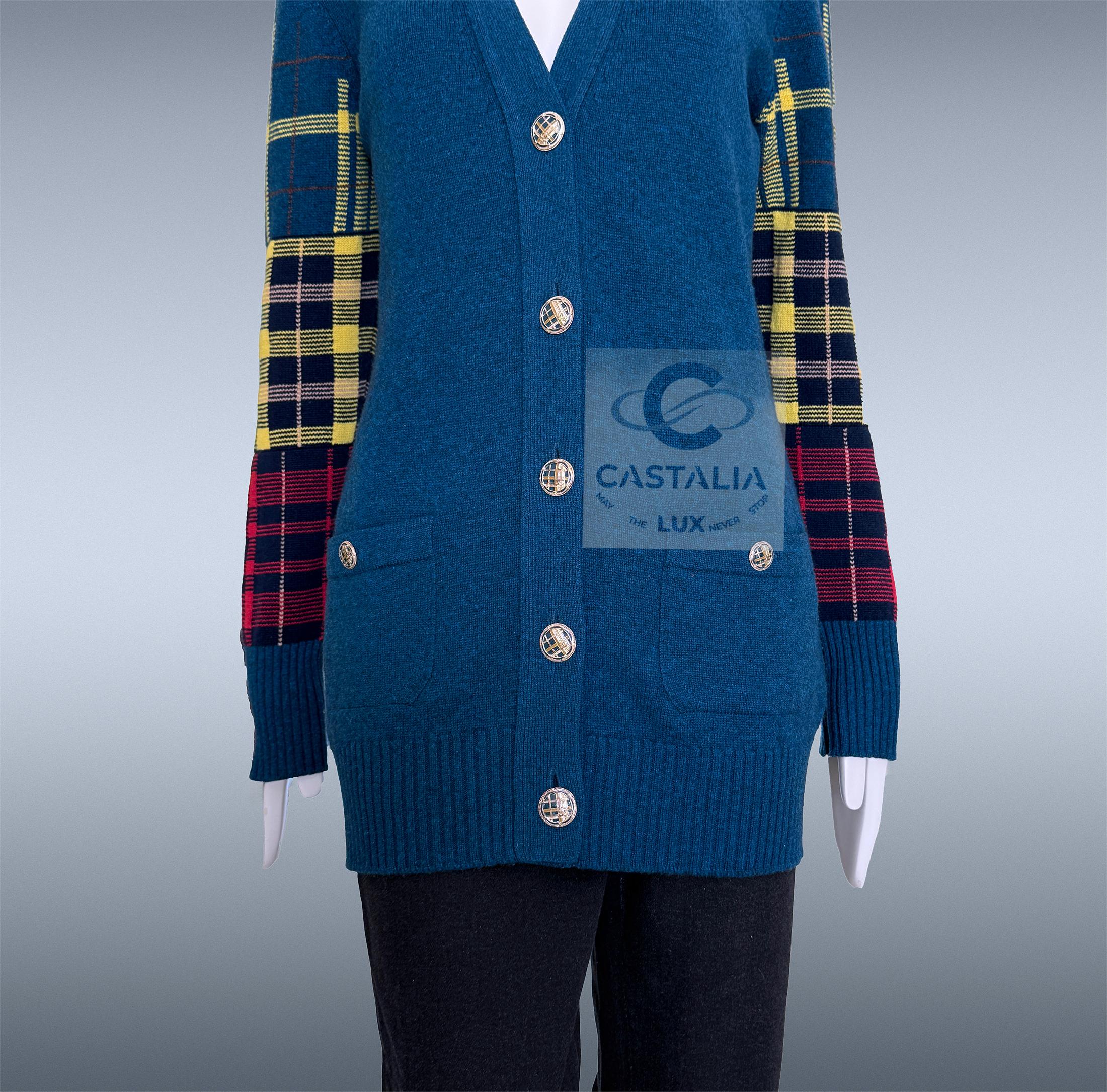Chanel París / Edimburgo Cárdigan de tartán zafiro 38 FR en venta 5