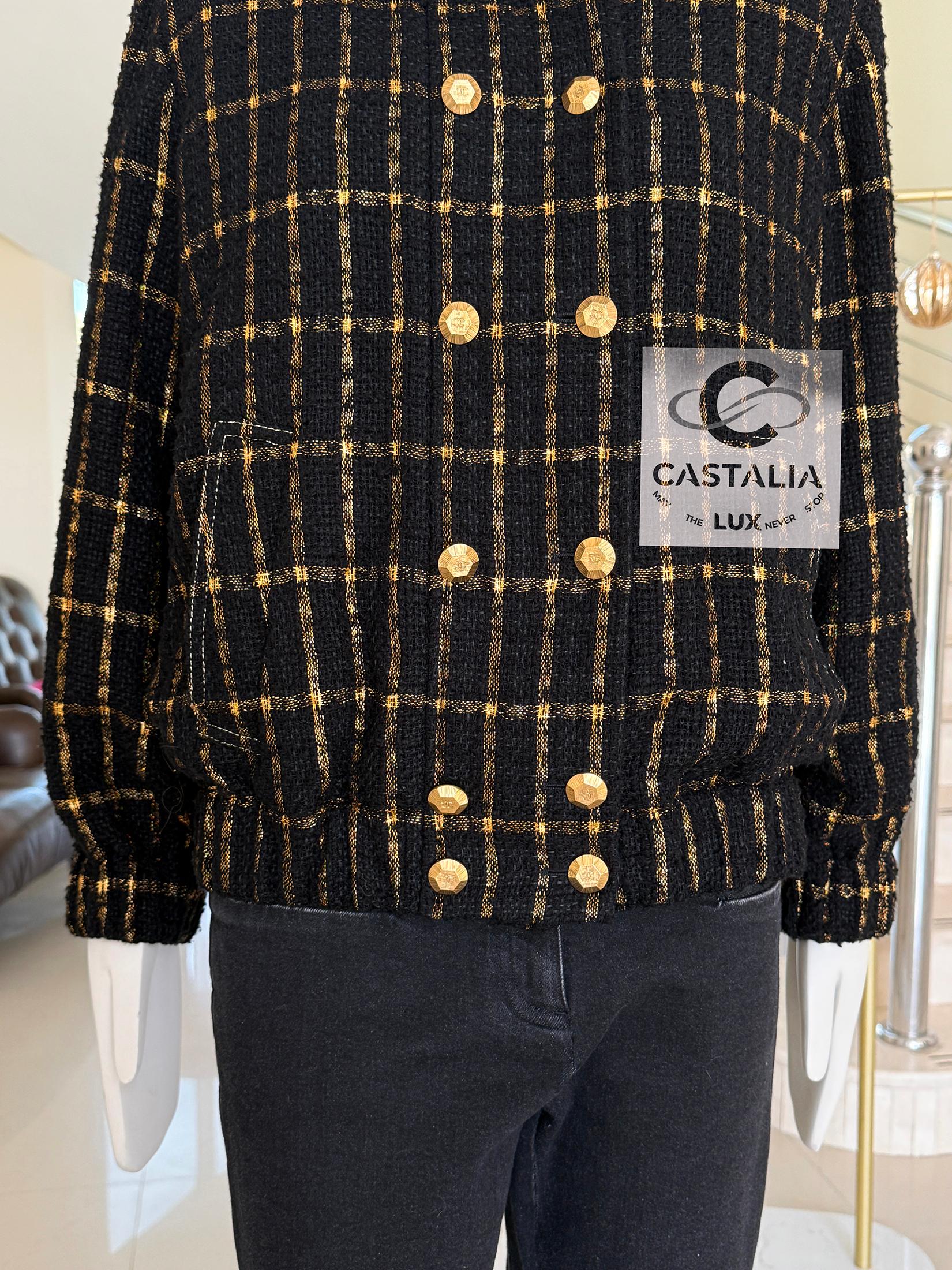 Chanel Paris / Egypt Runway Black Tweed & Sherpa Jacket 36 FR 6