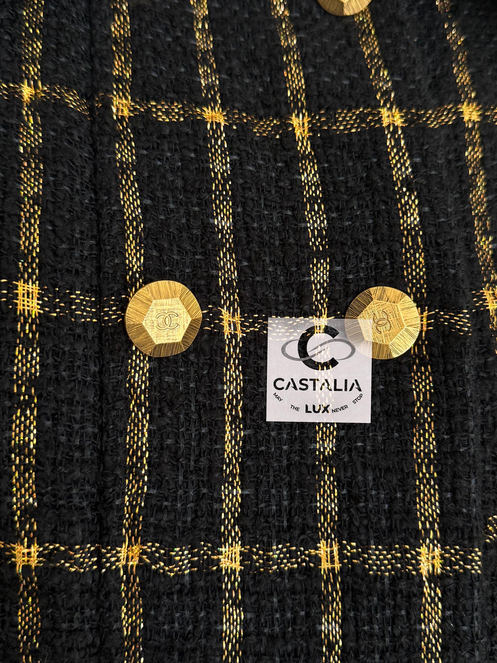 Chanel Paris / Egypt Runway Black Tweed & Sherpa Jacket 36 FR 7