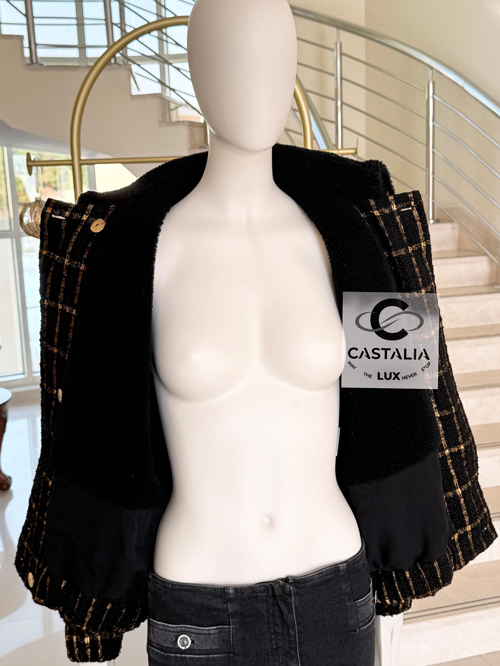 Chanel Paris / Egypt Runway Black Tweed & Sherpa Jacket 36 FR 9