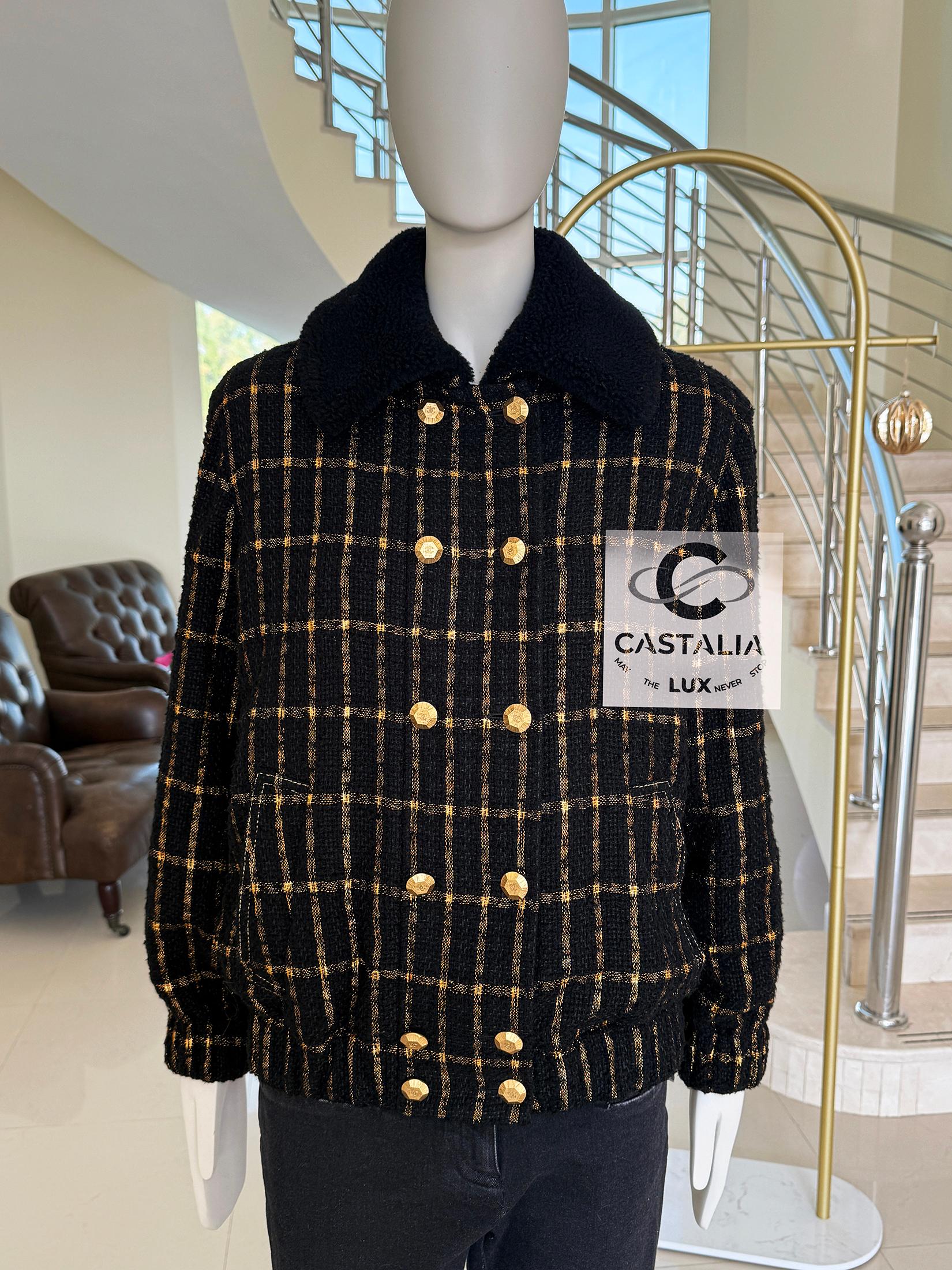 Chanel Paris / Egypt Runway Black Tweed & Sherpa Jacket 36 FR In Excellent Condition In Dubai, AE