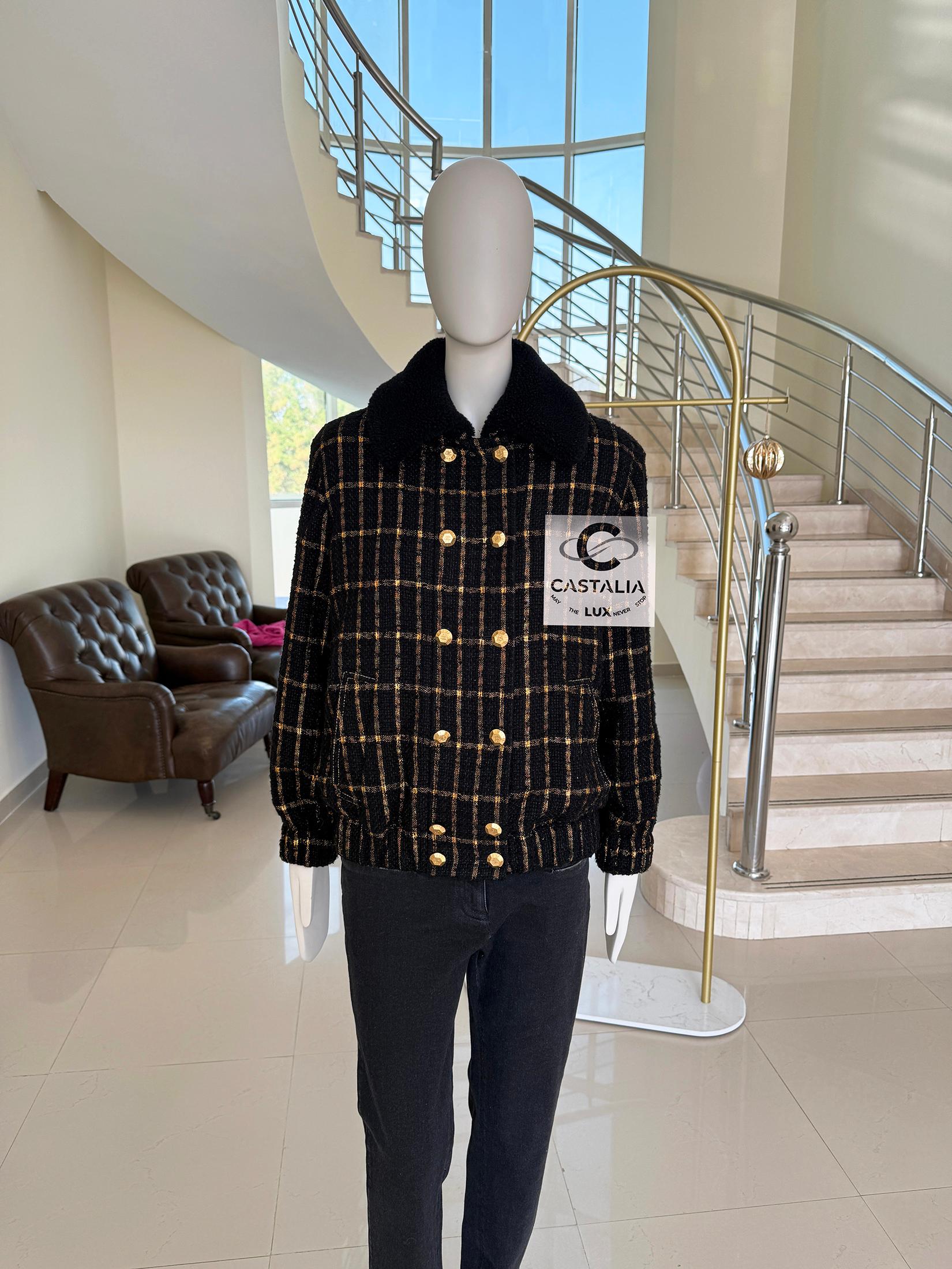 Chanel Paris / Egypt Runway Black Tweed & Sherpa Jacket 36 FR 4