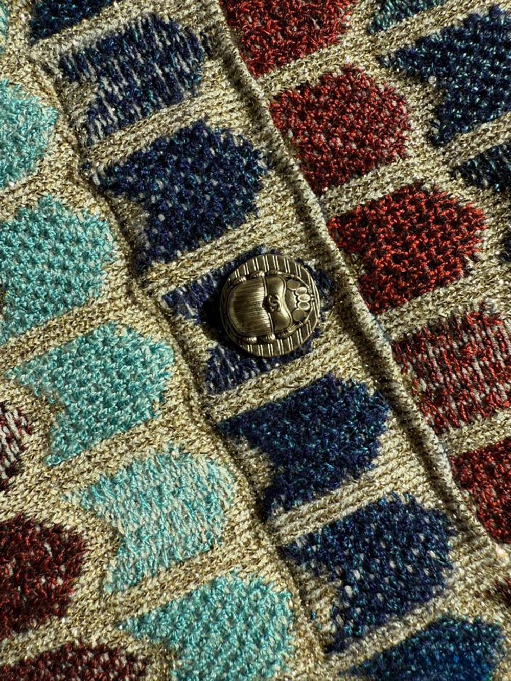 CHANEL Paris / Ägypten Lebendiges Kleid mit CC Skarabäus-Knöpfen 38 FR im Zustand „Hervorragend“ im Angebot in Dubai, AE