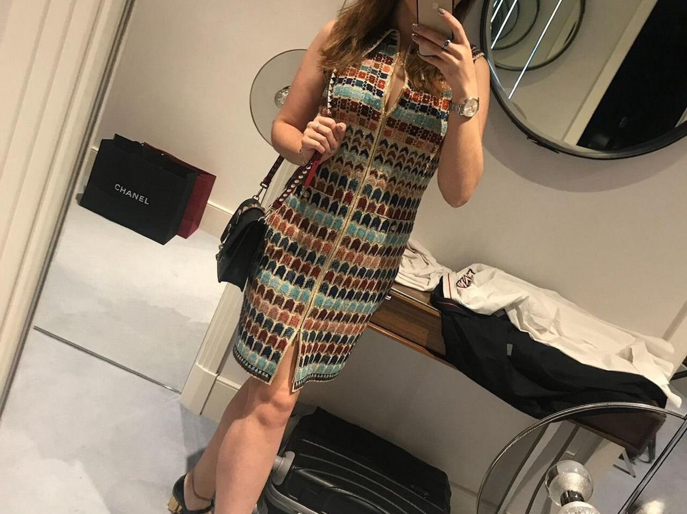 CHANEL Paris / Ägypten Lebendiges Kleid mit CC Skarabäus-Knöpfen 38 FR im Angebot 2