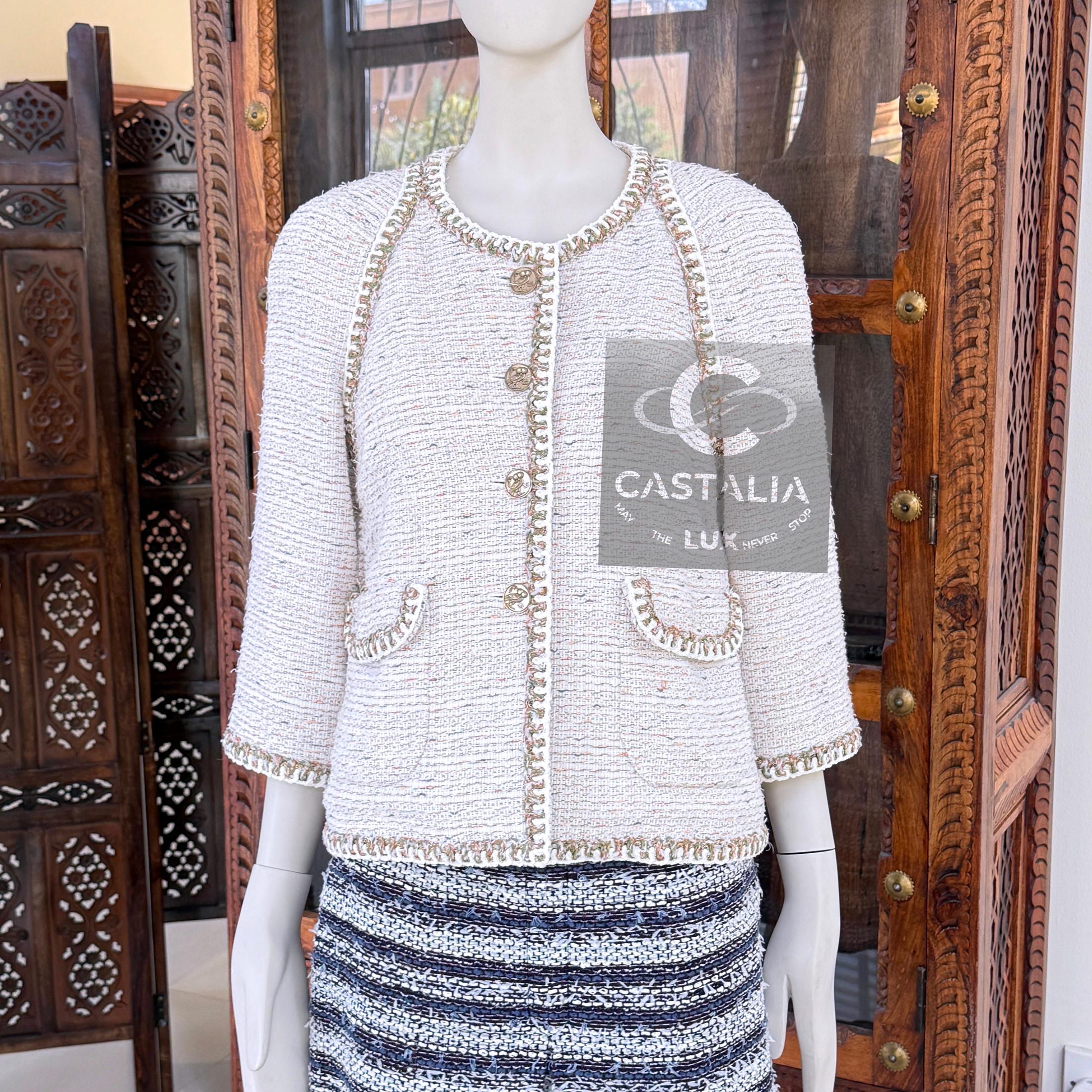 Chanel Paris / Greece CC Giacca in tweed ecru con bottoni a forma di gufo 42 FR in vendita 6