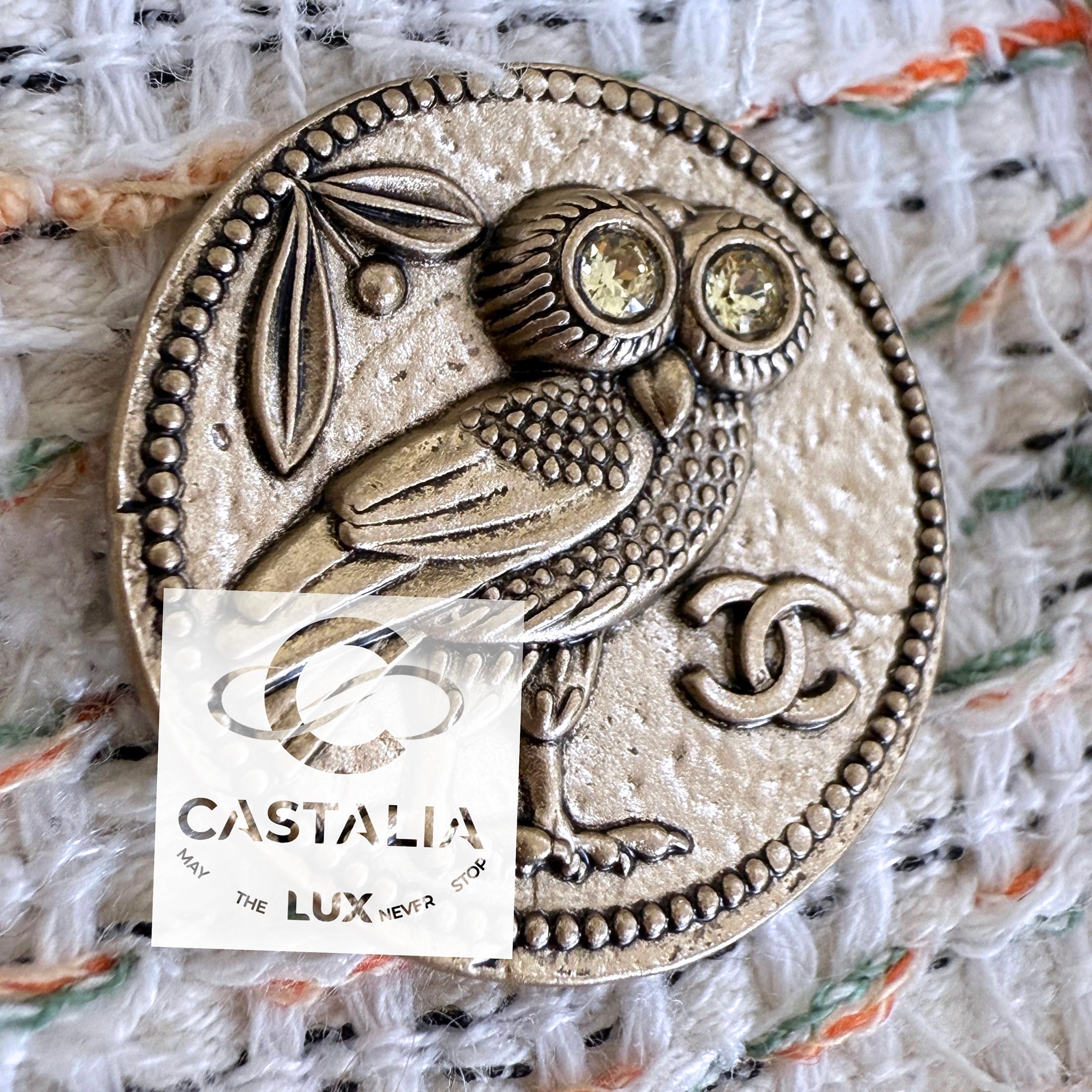 Chanel Paris / Grèce CC Hibou boutons en tweed écru 42 FR en vente 1
