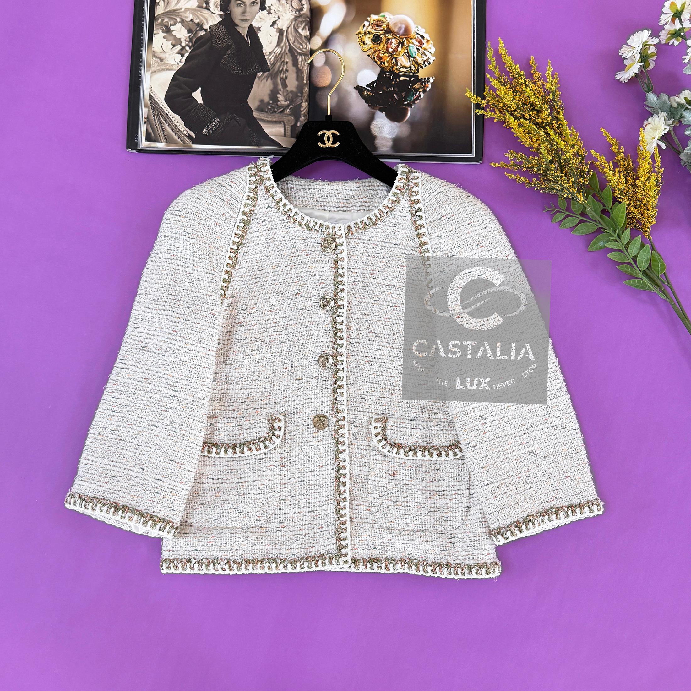 Chanel Paris / Grèce CC Hibou boutons en tweed écru 42 FR en vente 2