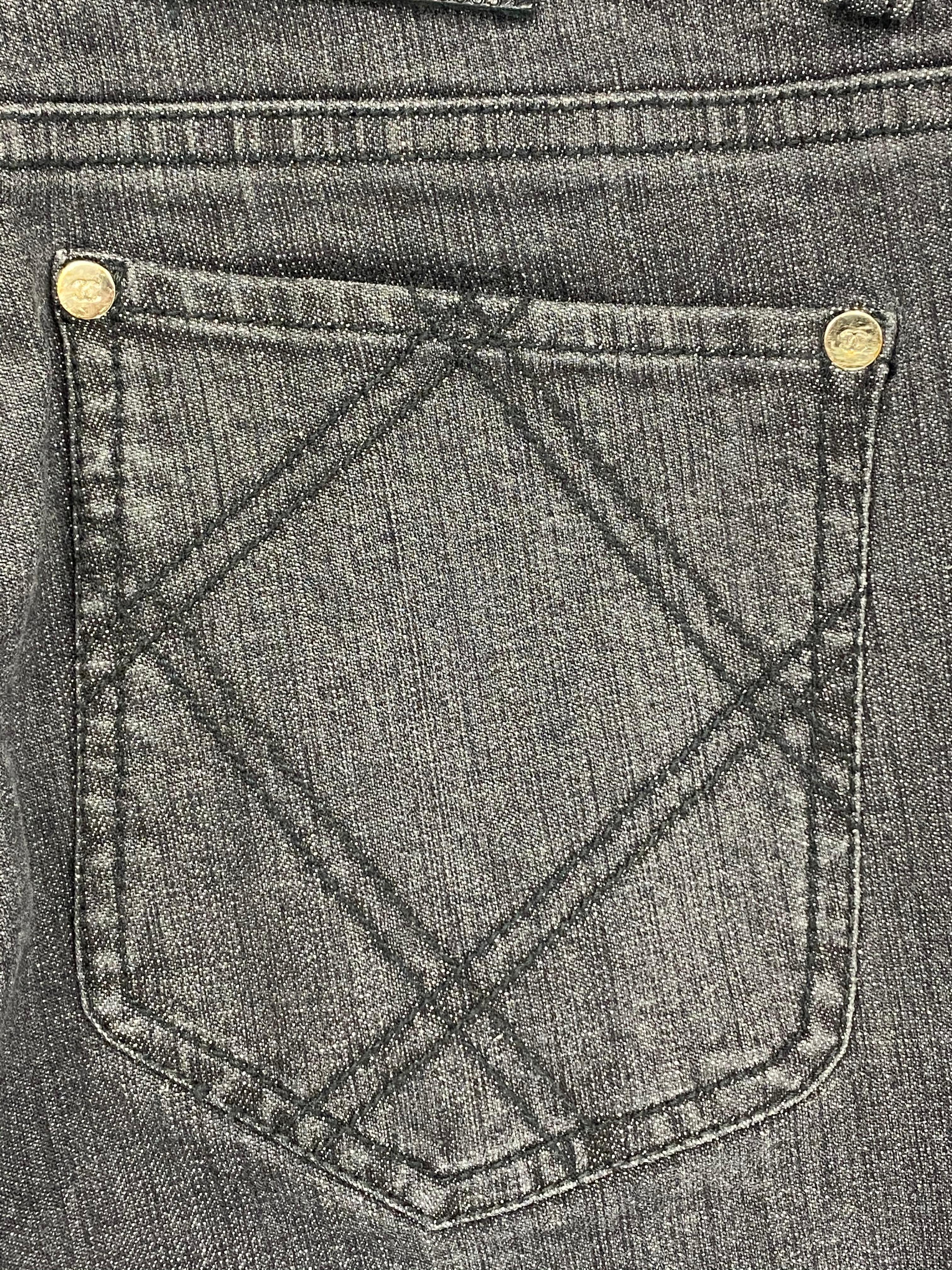 Chanel Paris Grey Denim Skinny Jeans Pants Size 40 In Excellent Condition For Sale In Beverly Hills, CA