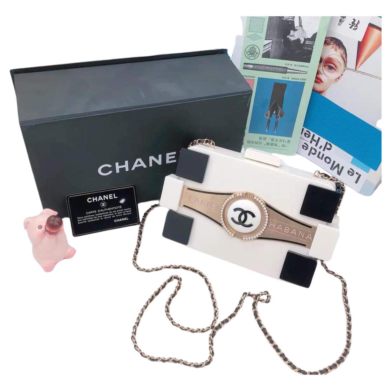 Karl Lagerfeld’s time at Chanel has gone down in history as one of the most important partnerships in fashion history. This iconic clutch from his final runway show is a collector's piece that has been maintained in mint condition. The Cuban