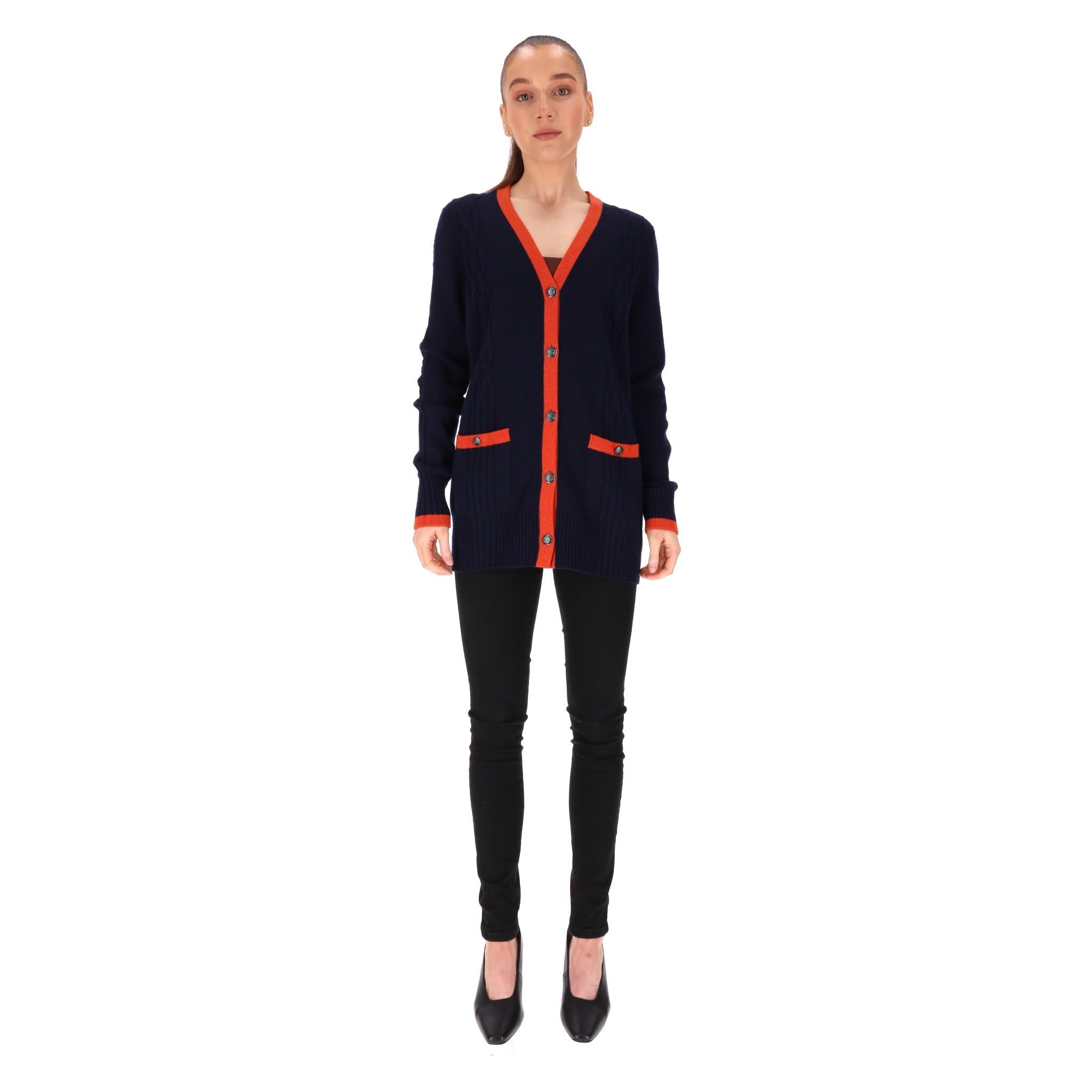 Chanel Paris - Hamburg Cashmere Cardigan

From Paris - Hamburg 2018 Collection is this navy cardigan fully crafted from cashmere.

Detailed with red trims and silver '32 Rue Cambon' engraved anchor buttons.

Long sleeves with V-neck and side slip