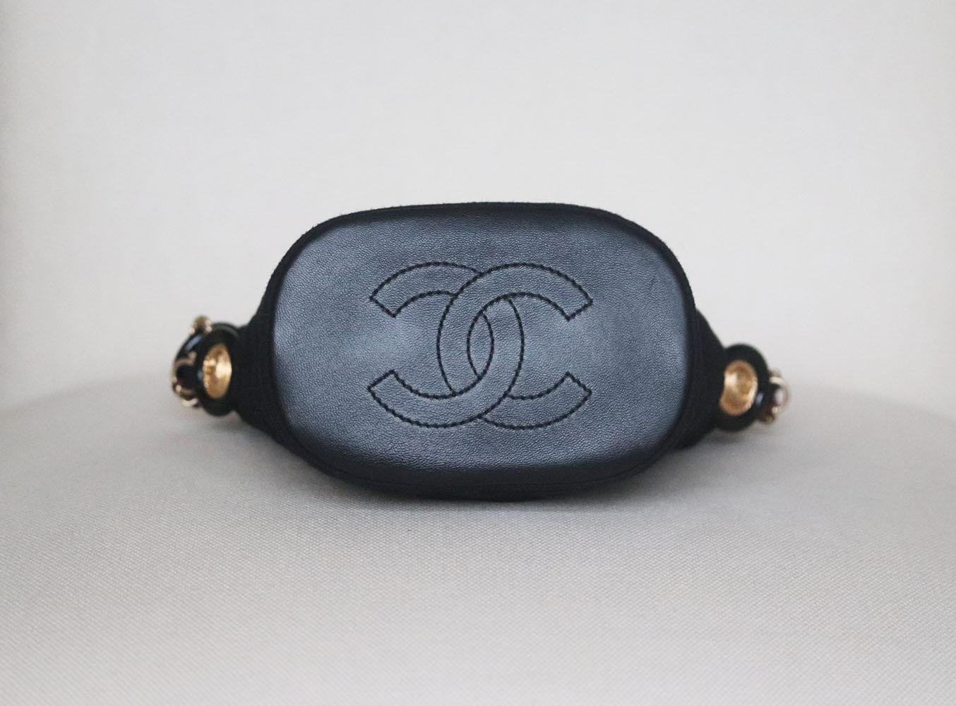 Chanel Paris-Hamburg Lambskin-Trimmed Quilted Wool Charm Bucket Bag In Excellent Condition In London, GB