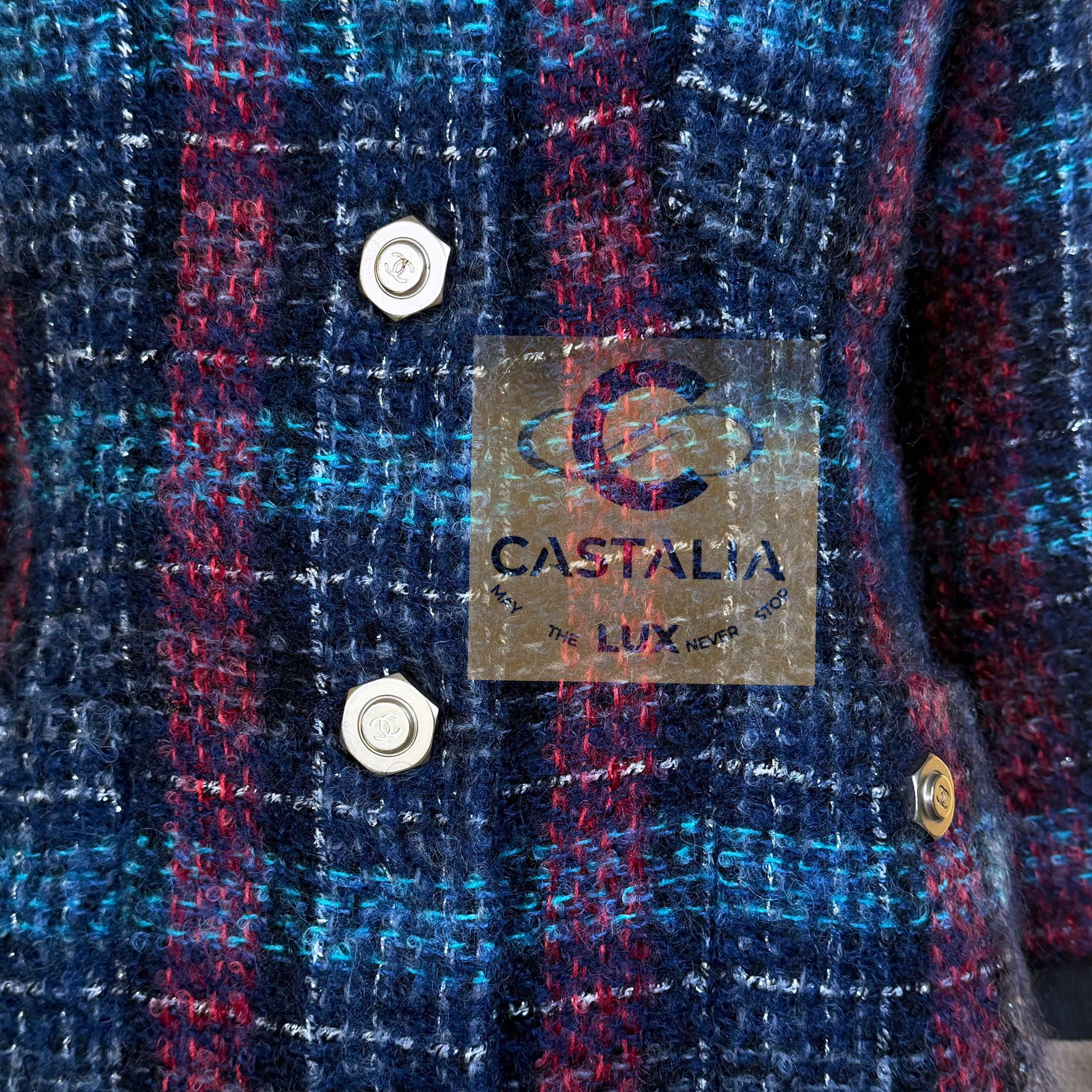 CHANEL Paris / Hamburg Runway Tweed Jacket 42 FR en vente 7