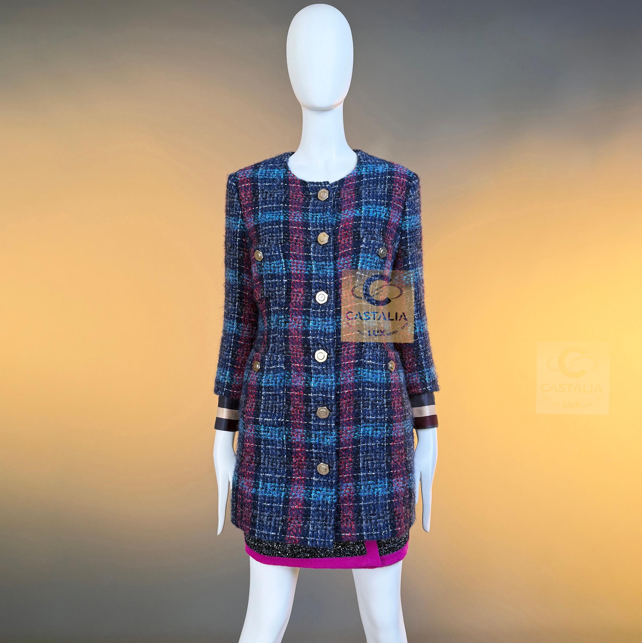 CHANEL Paris / Hamburg Runway Tweed Jacket 42 FR Excellent état - En vente à Dubai, AE