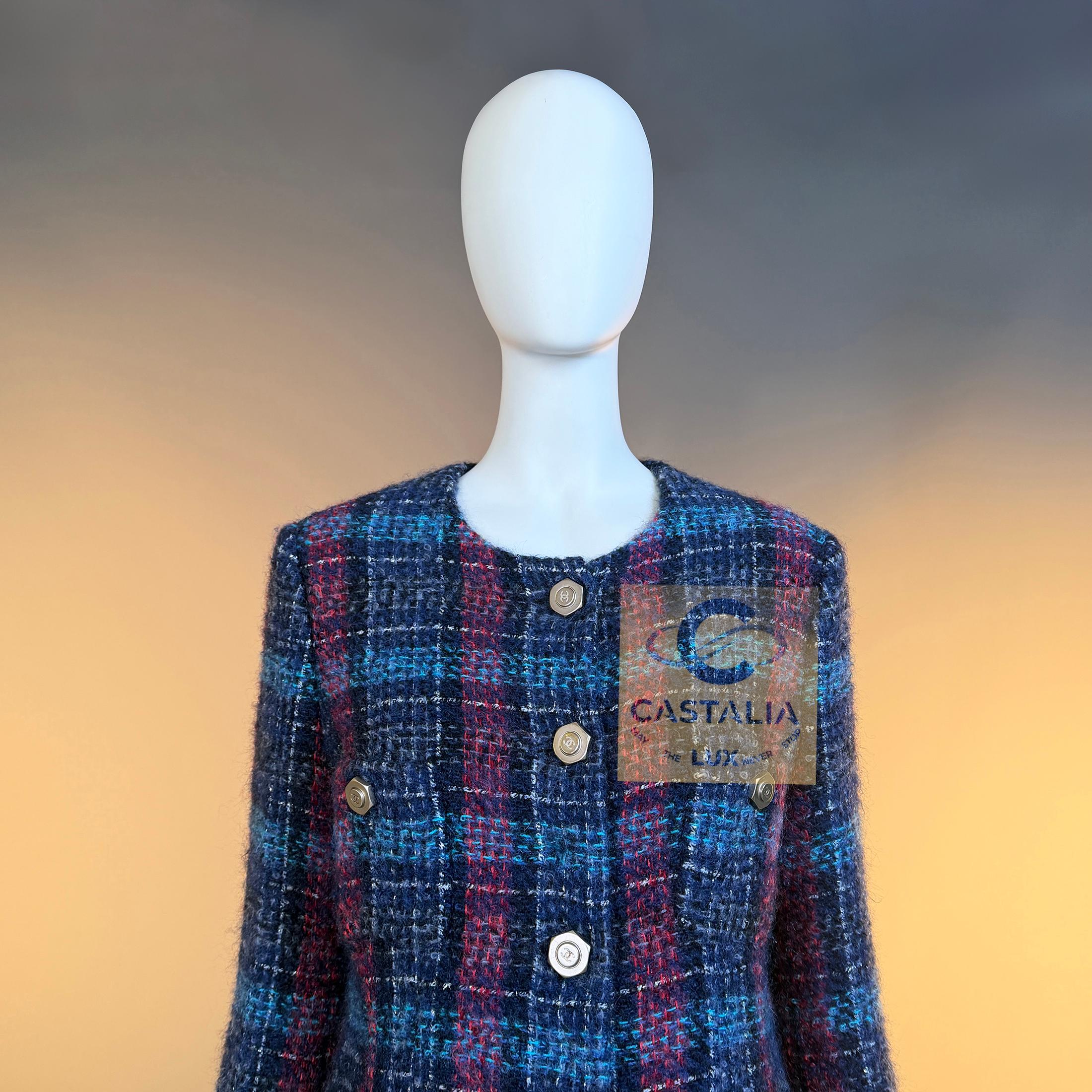 CHANEL Paris / Hamburg Runway Tweed Jacket 42 FR Unisexe en vente
