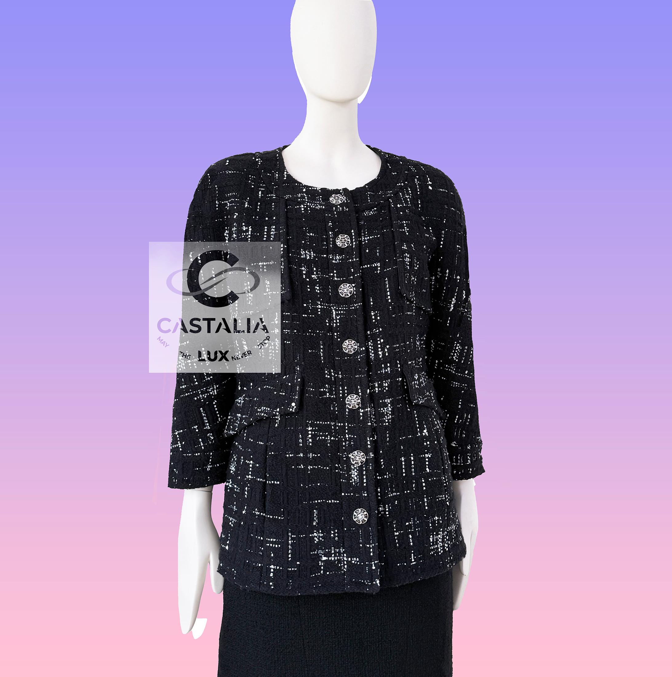 Chanel París / Hamburgo Chaqueta intemporal de tweed negro 46 FR en venta 3
