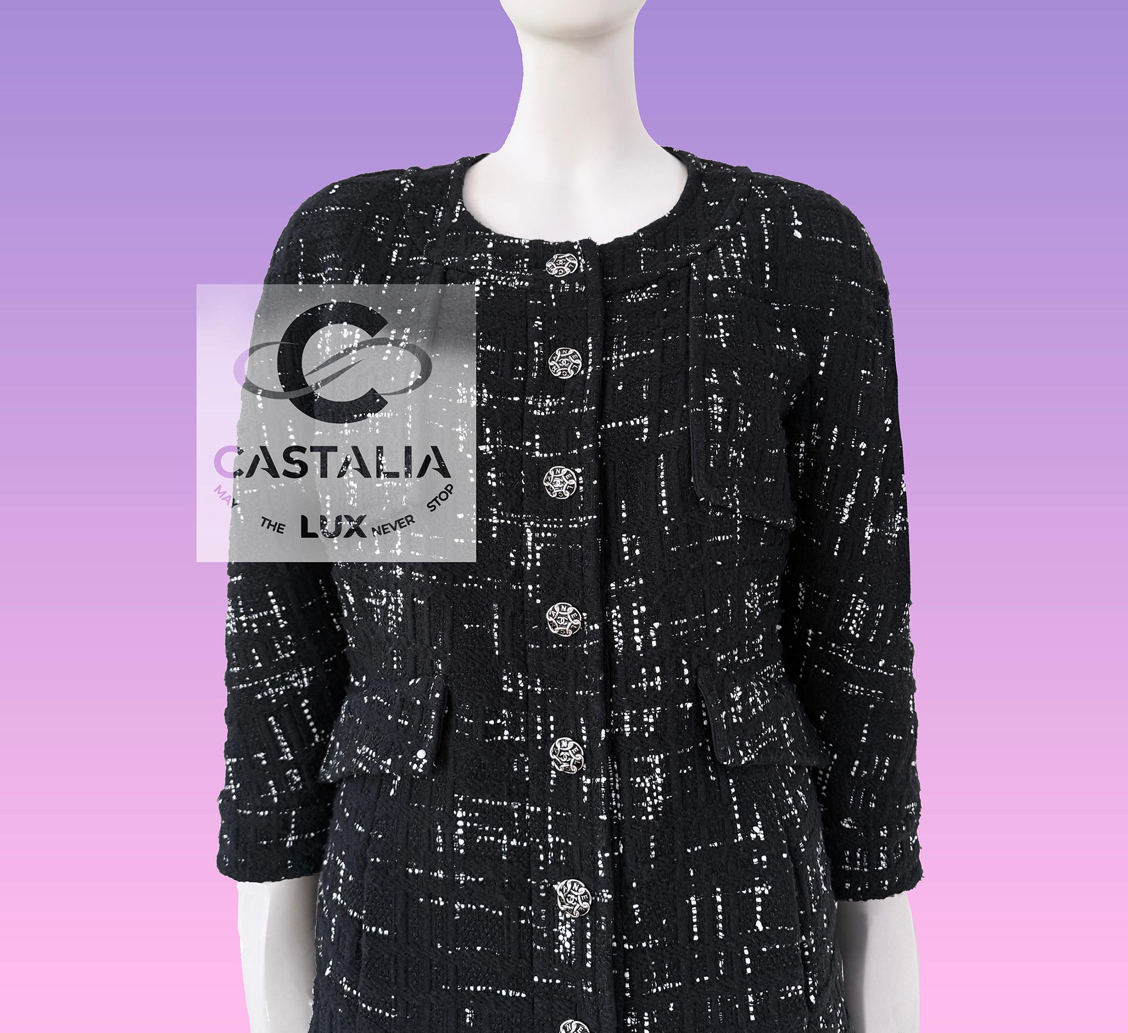 Chanel París / Hamburgo Chaqueta intemporal de tweed negro 46 FR en venta 4