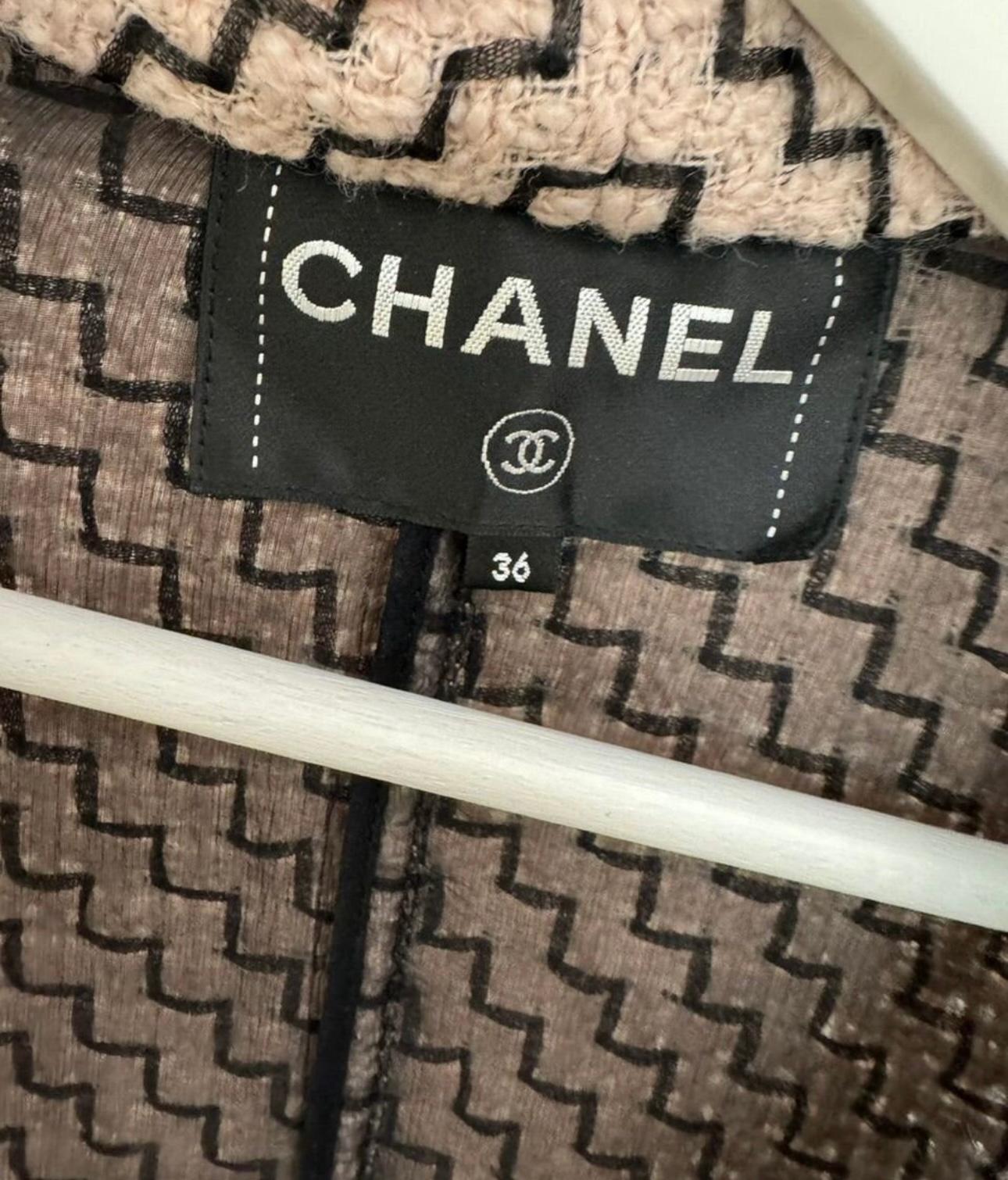 Veste de défilé Chanel Paris à Rome en tweed et dentelle 10