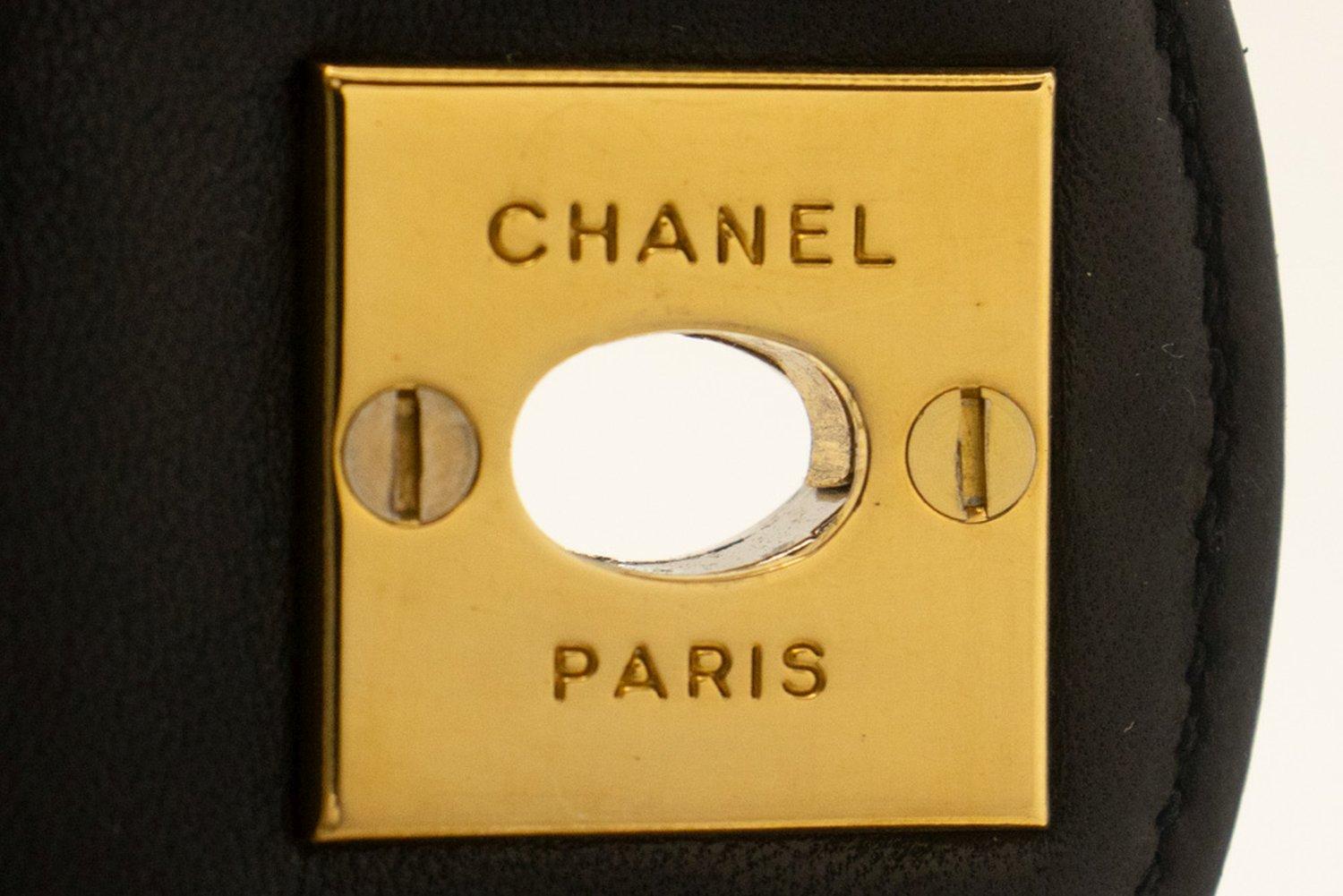 CHANEL Paris Limitierte Kette Umhängetasche mit schwarzer Doppelklappe, gesteppt im Angebot 10