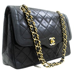 CHANEL Paris Limited Chain Umhängetasche mit Kette in Schwarz, gesteppt mit einer Klappe