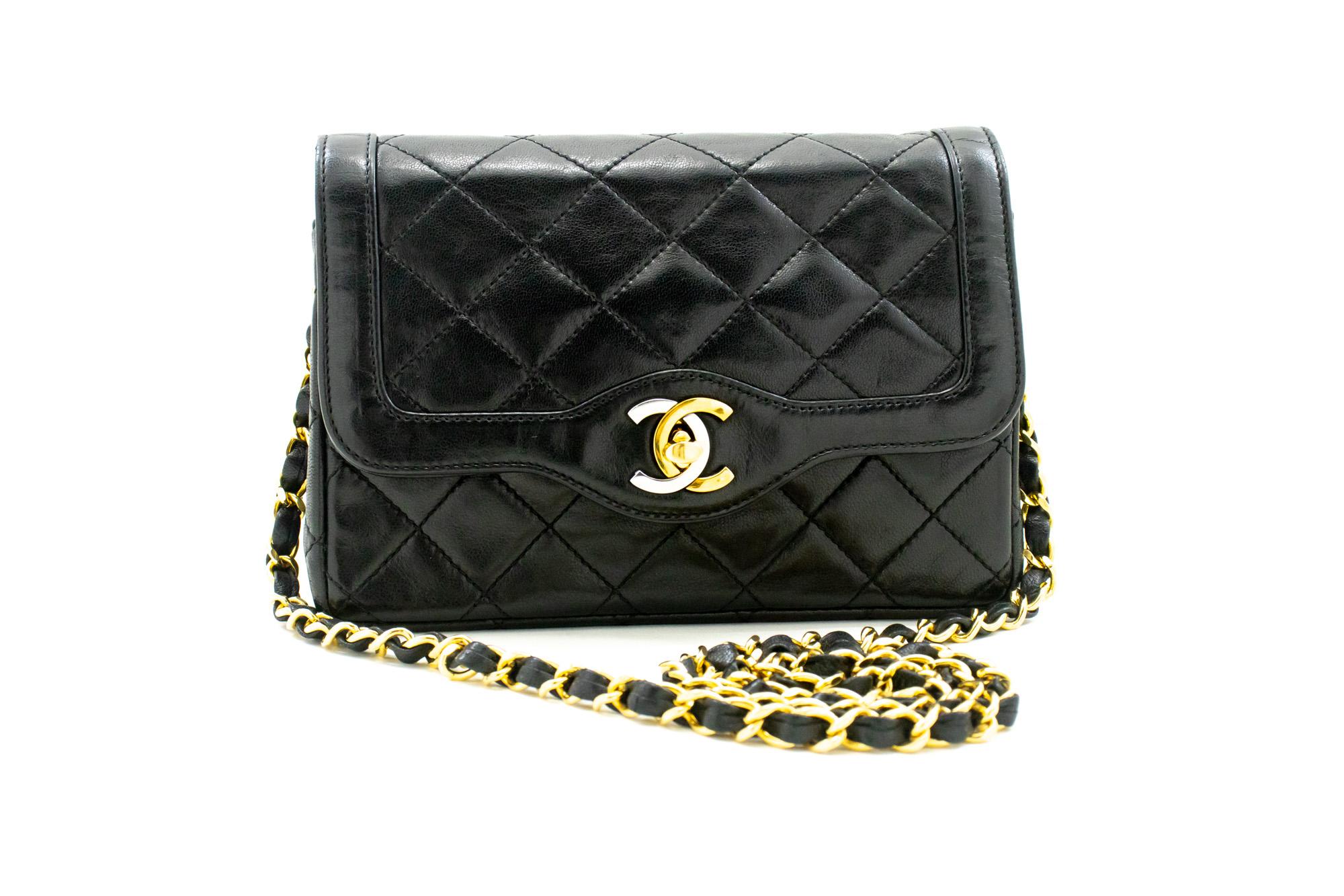 An authentic CHANEL Paris Limited Small Chain Shoulder Bag Black Quilted Flap. The color is Black. The outside material is Leather. The pattern is Solid. This item is Vintage / Classic. The year of manufacture would be 1986-1988.
Conditions &