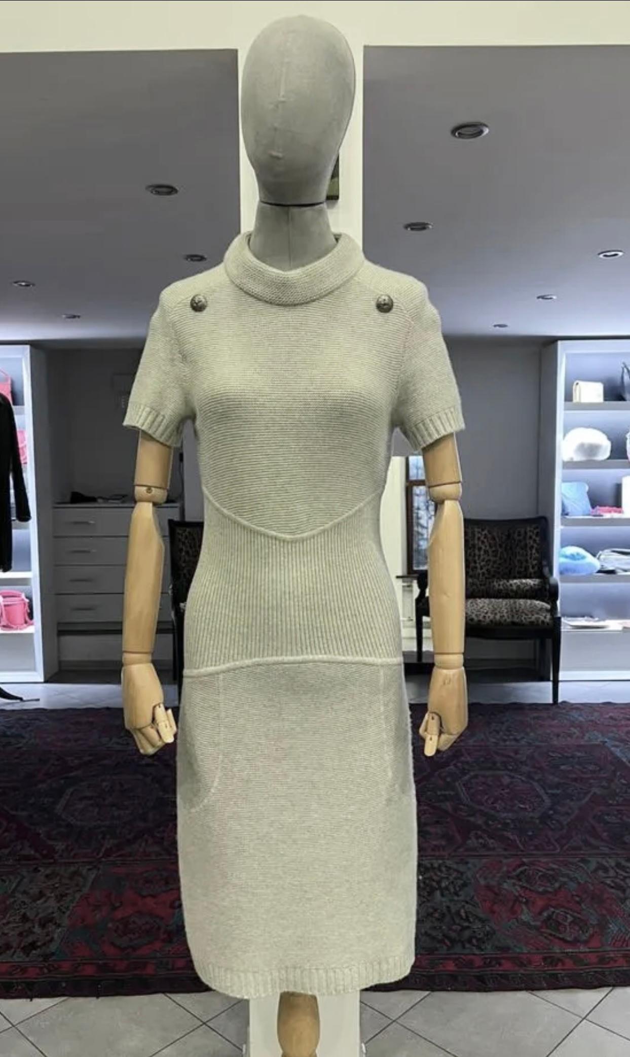 Chanel Paris / London Kaschmir-Strickjacke und Kleid-Set aus Kaschmir für Damen oder Herren im Angebot