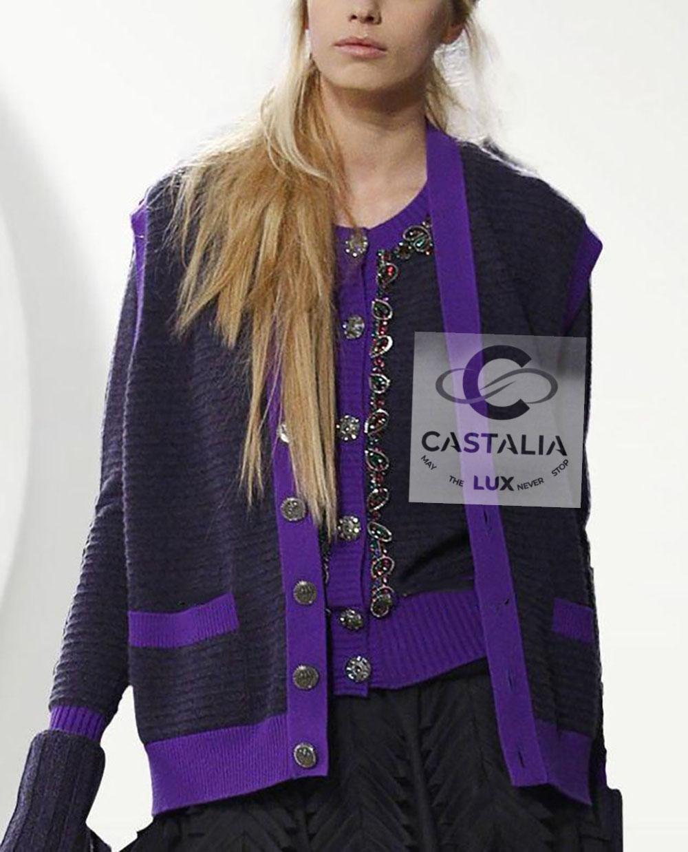 Cardigan / veste intemporel en cachemire Chanel avec boutons CC logo Crown ~ from Runway of Paris / LONDON Collection ~ metiers d'Art by Maestro Lagerfeld
- composition 100% cachemire 
Taille 38 FR / Condition : jamais porté