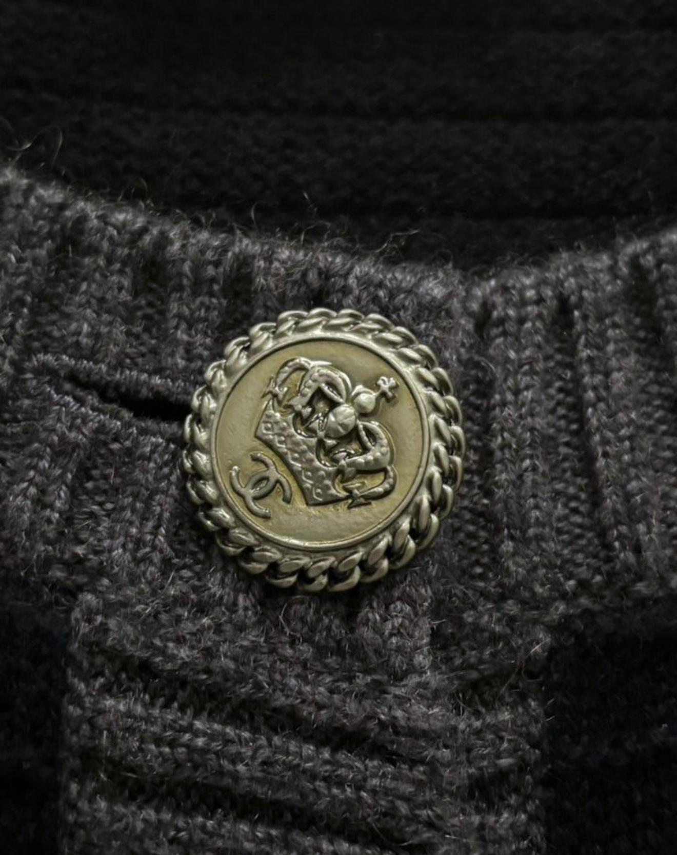 Veste Chanel Paris/Londres CC boutons en cachemire 38 FR Unisexe en vente