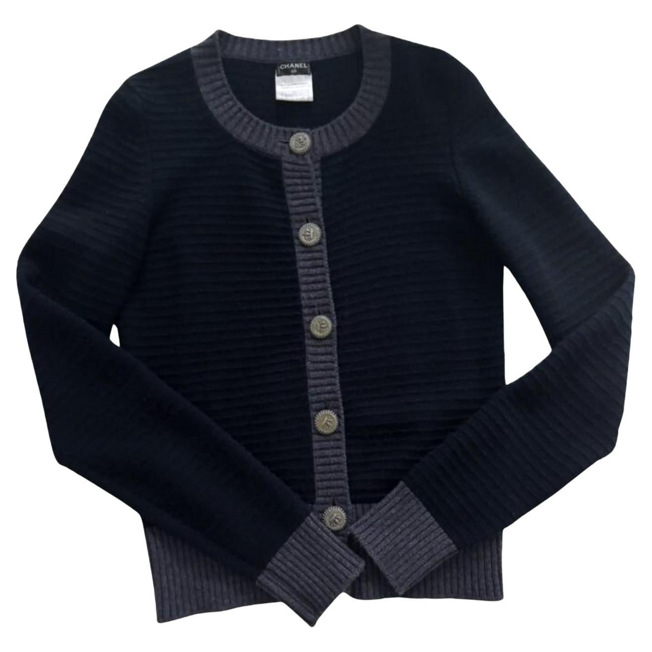 Veste Chanel Paris/Londres CC boutons en cachemire 38 FR en vente