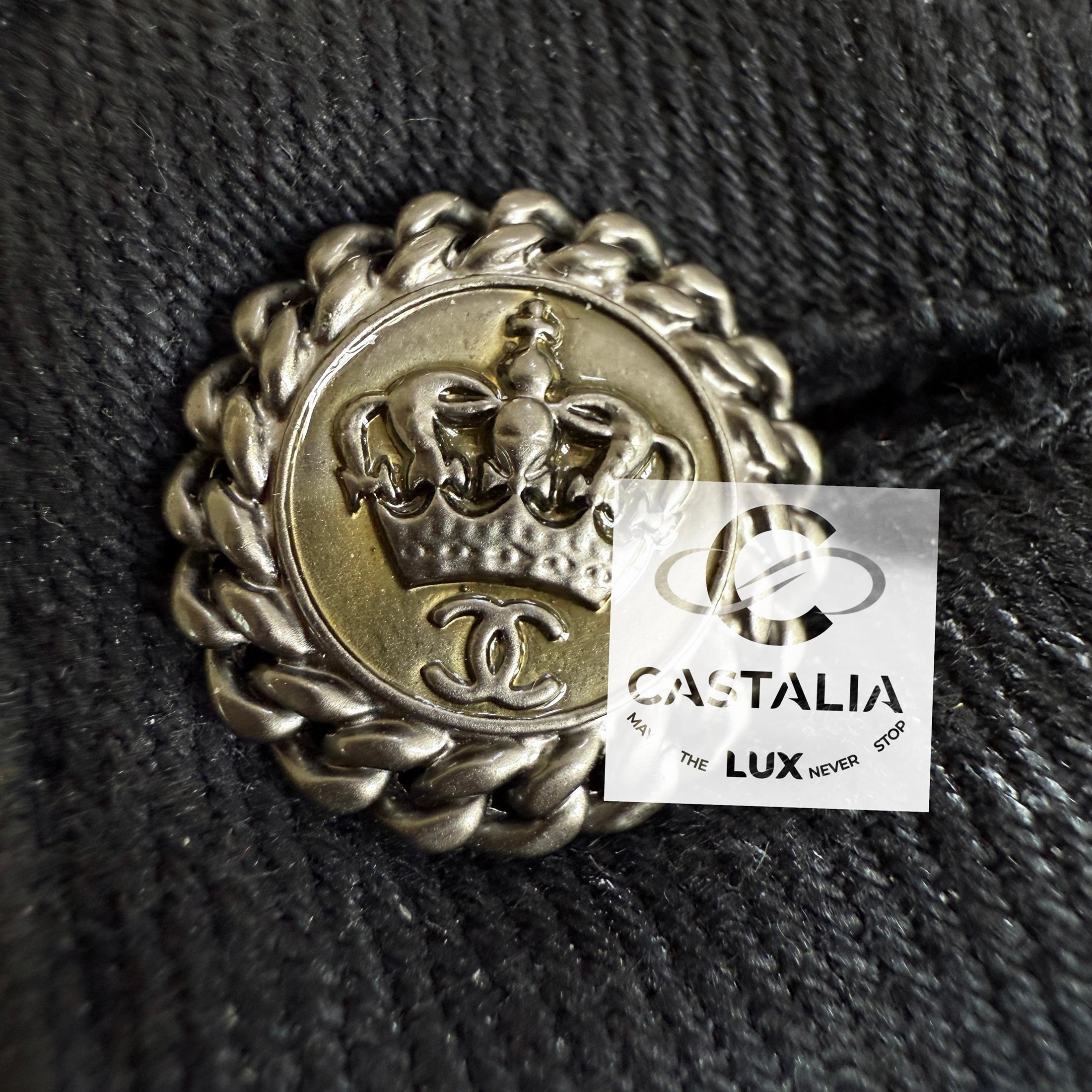 Chanel Paris / London CC Crown Buttons Jeans neri 36 FR In condizioni ottime a Dubai, AE