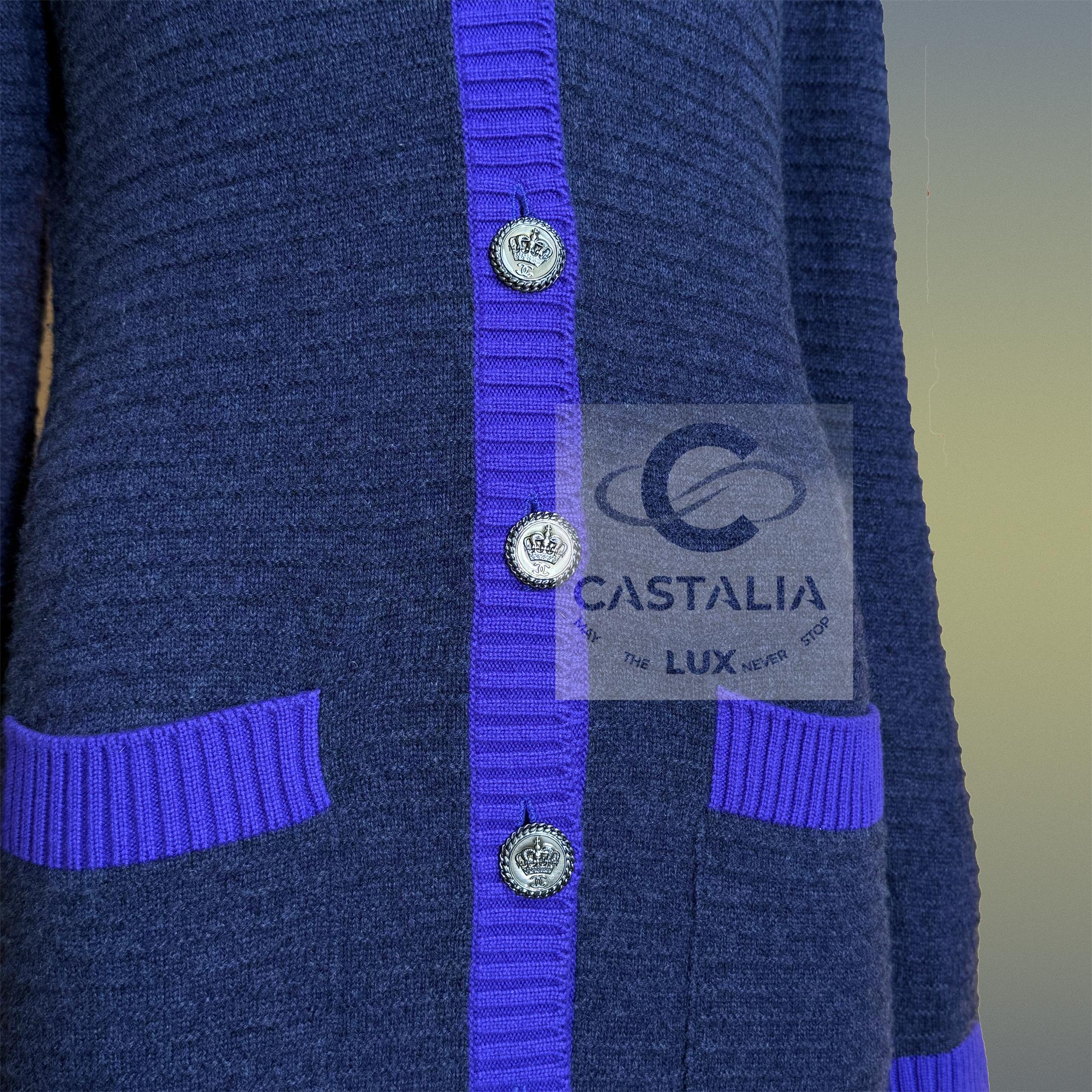 CHANEL Paris / London CC Crown Buttons Cardigan in cashmere 36 FR in vendita 6