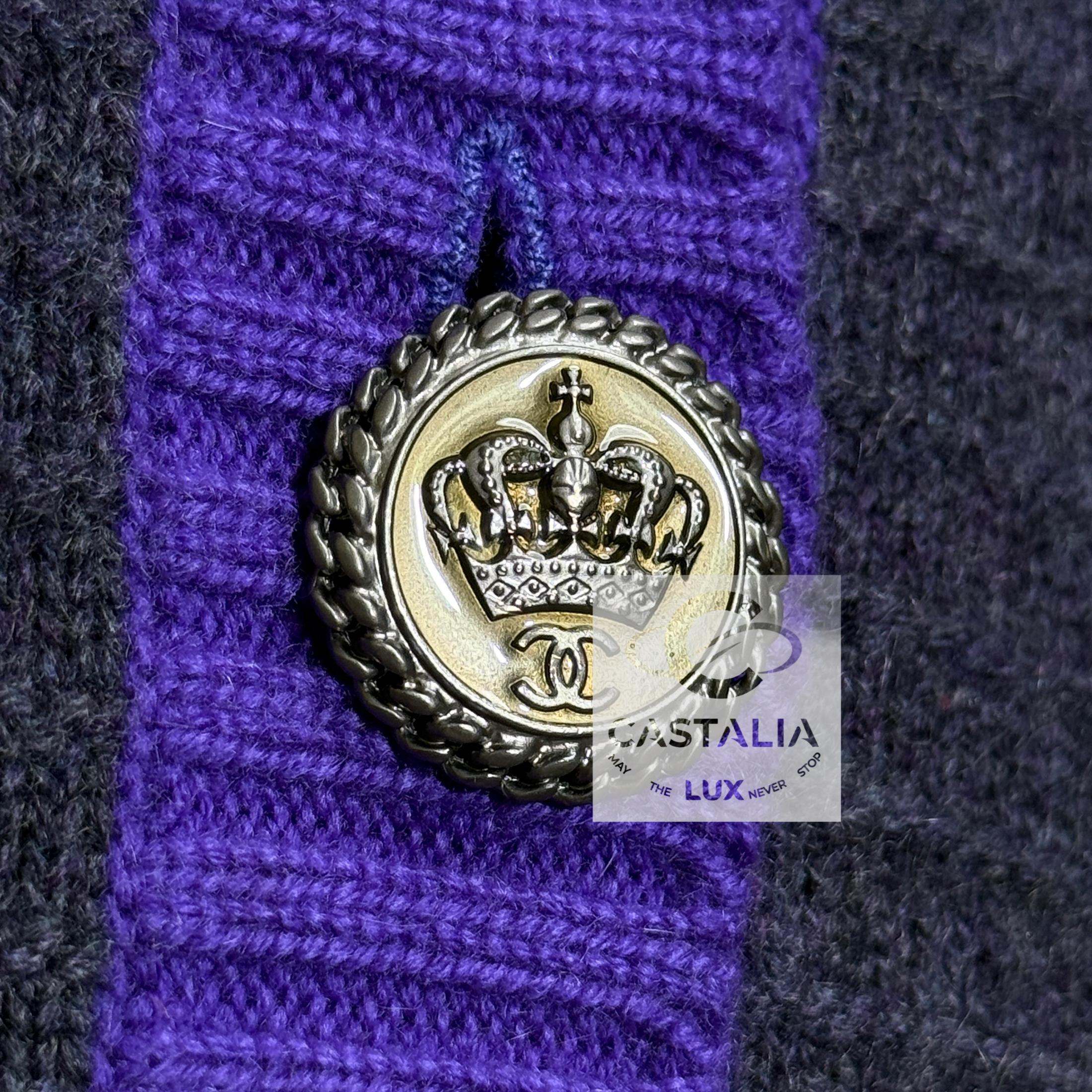 CHANEL Paris / London CC Crown Buttons Cardigan in cashmere 36 FR in vendita 8