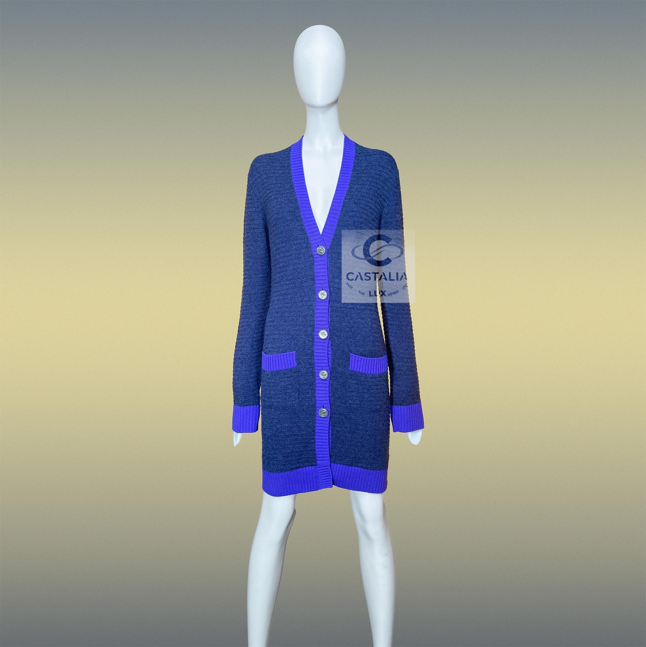 CHANEL Paris / London CC Crown Buttons Cardigan in cashmere 36 FR in vendita 9