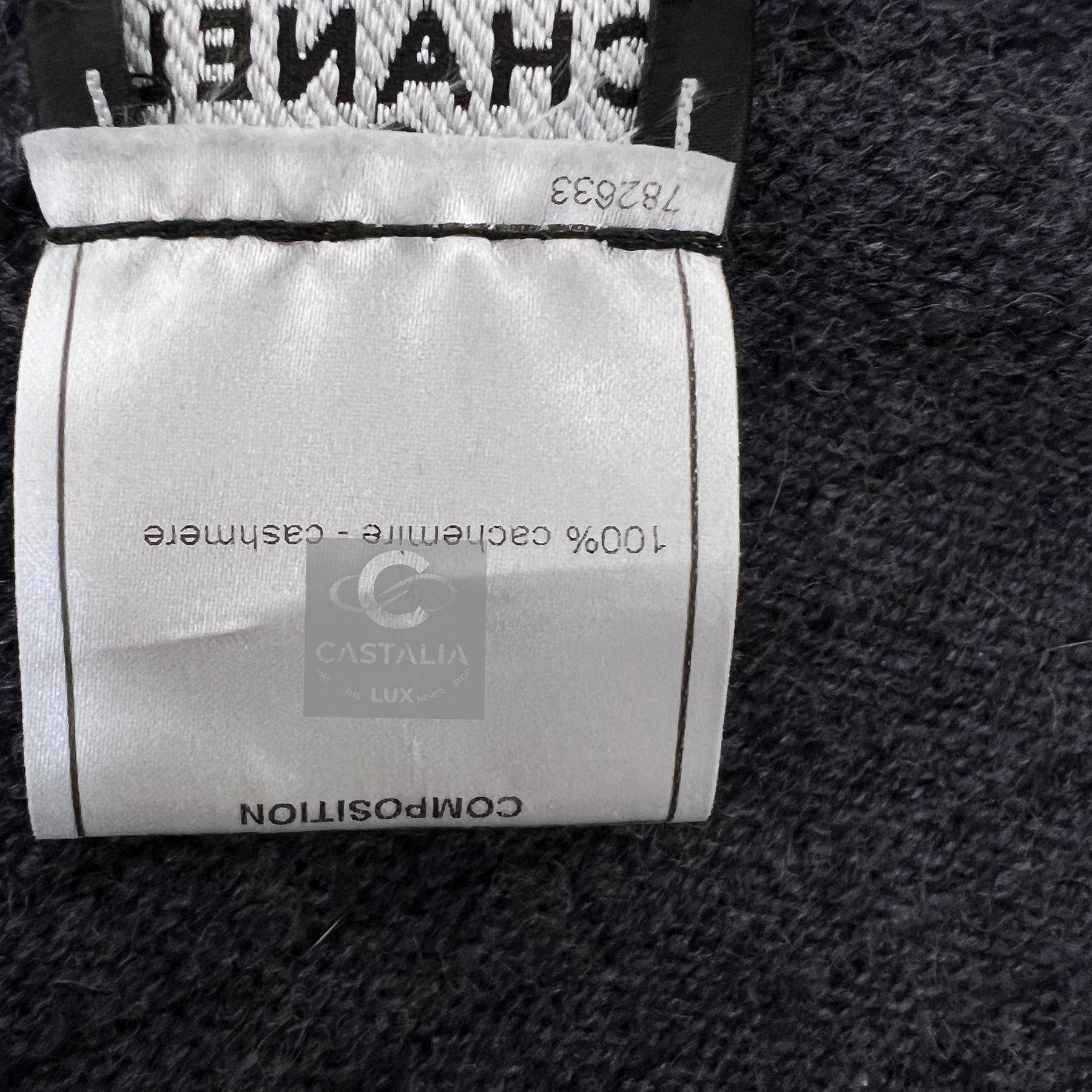 Chanel Paris / London CC Crown Buttons Cashmere Cardigan 36 FR 10